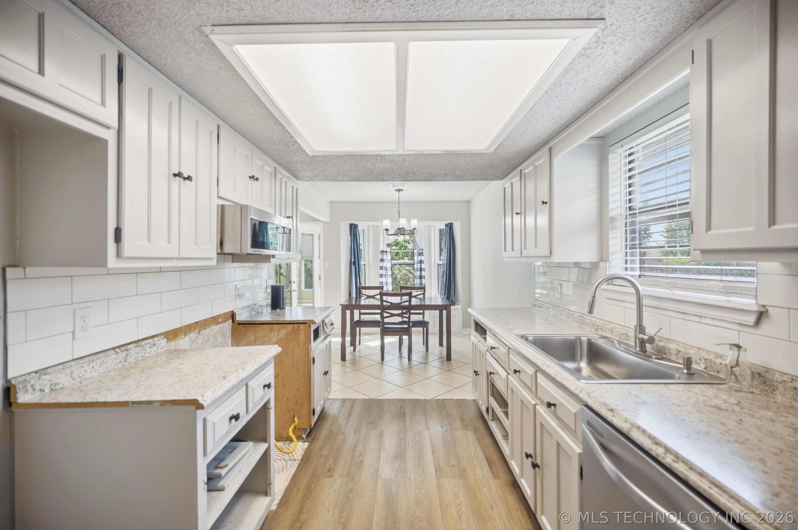 2505 E Queens Street Property Photo 8