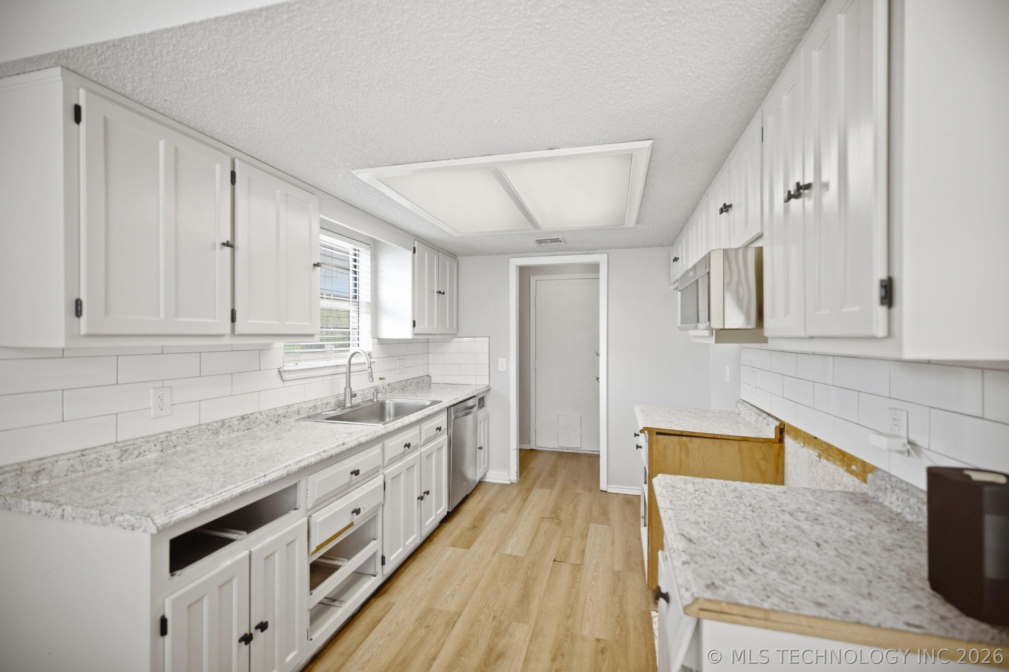 2505 E Queens Street Property Photo 9
