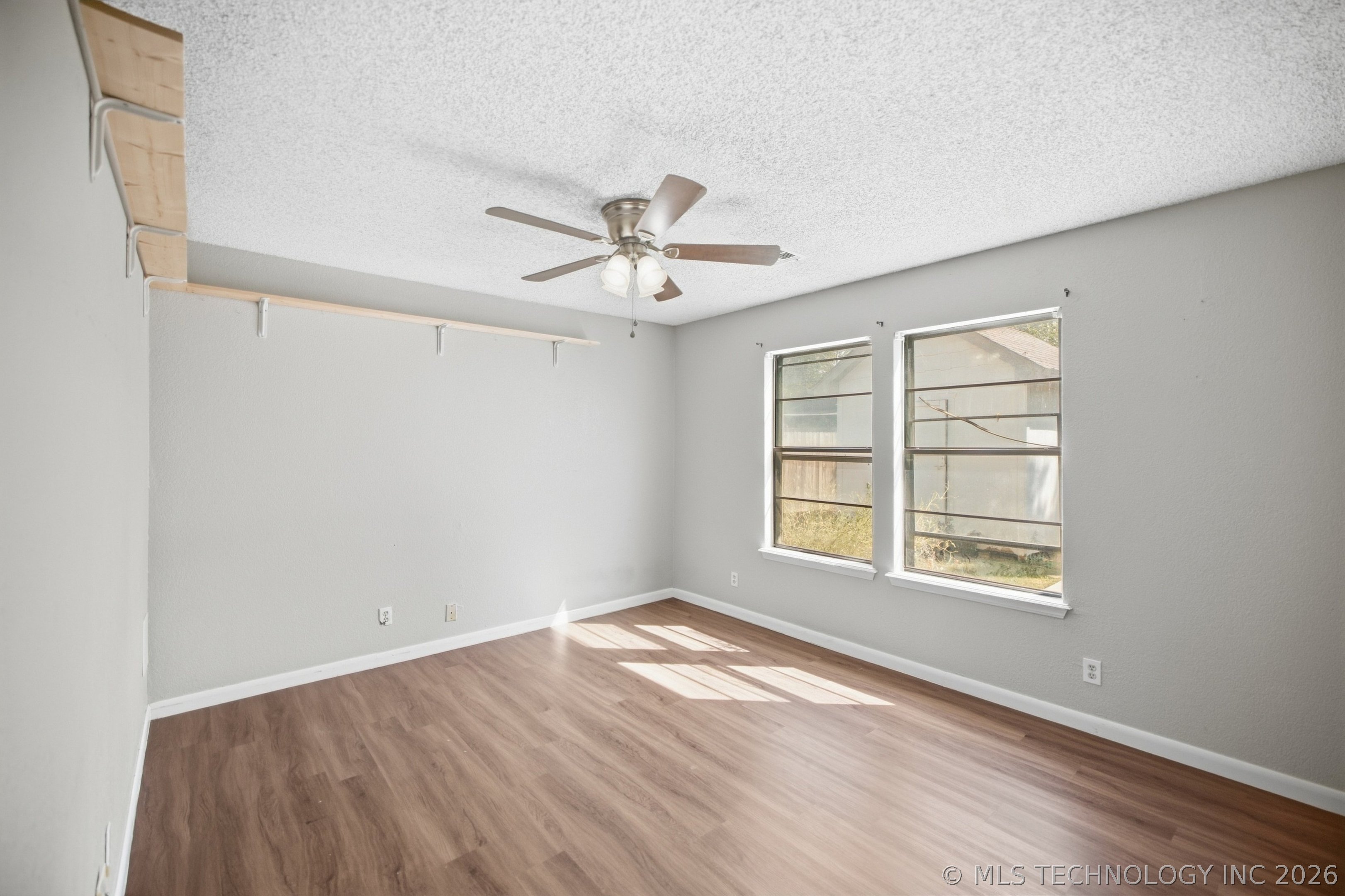 2505 E Queens Street Property Photo 13