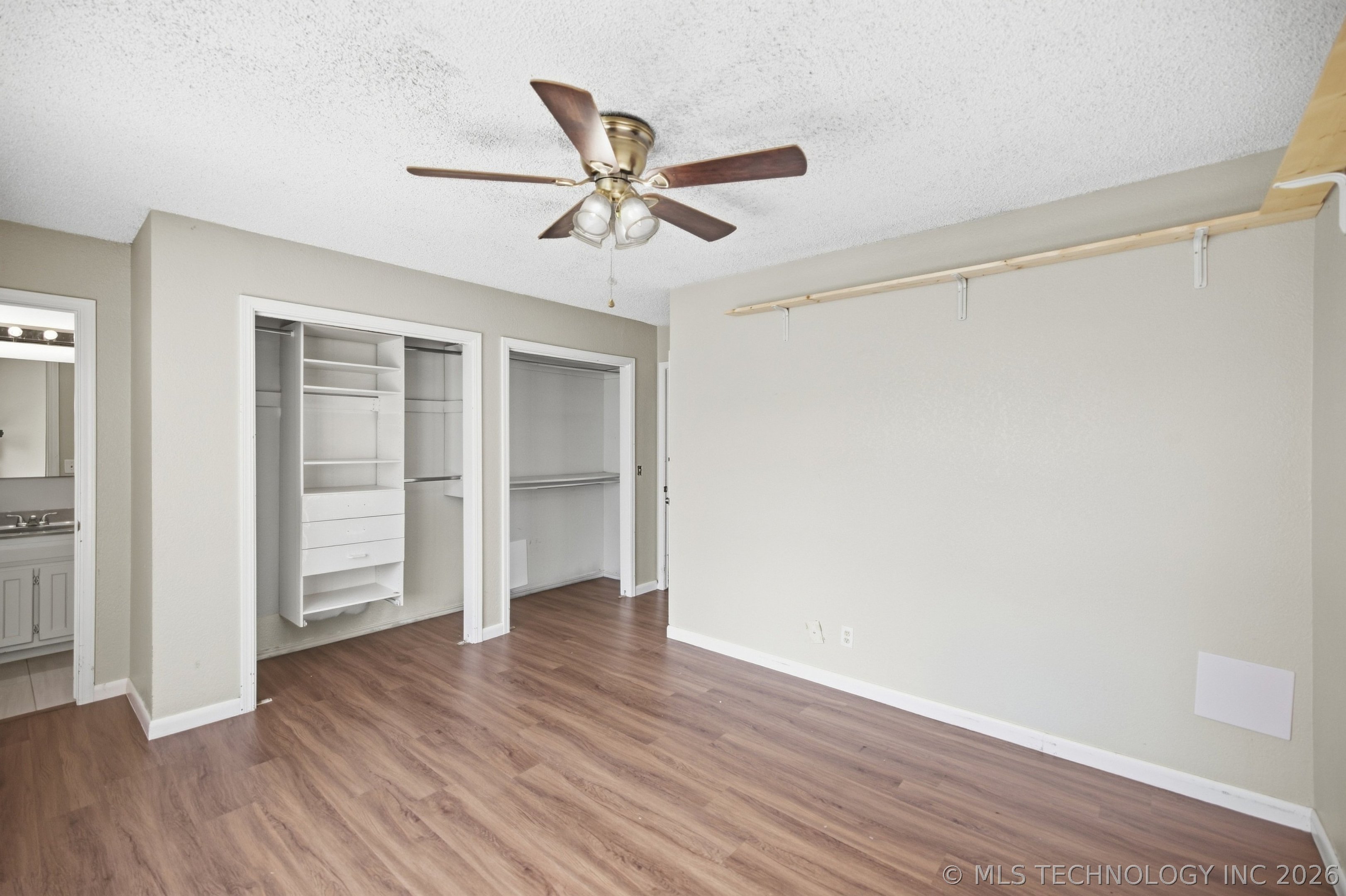2505 E Queens Street Property Photo 14