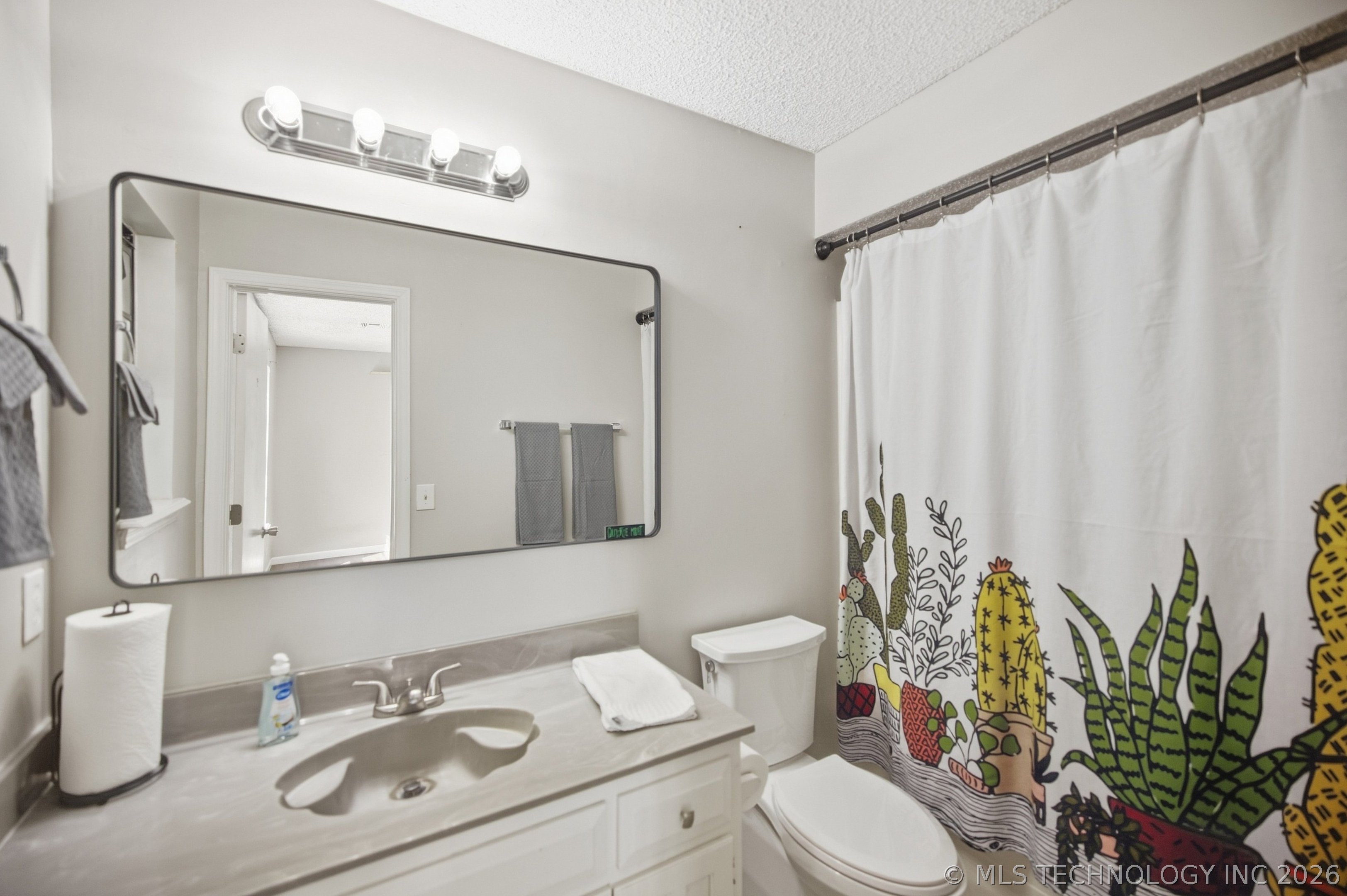 2505 E Queens Street Property Photo 15