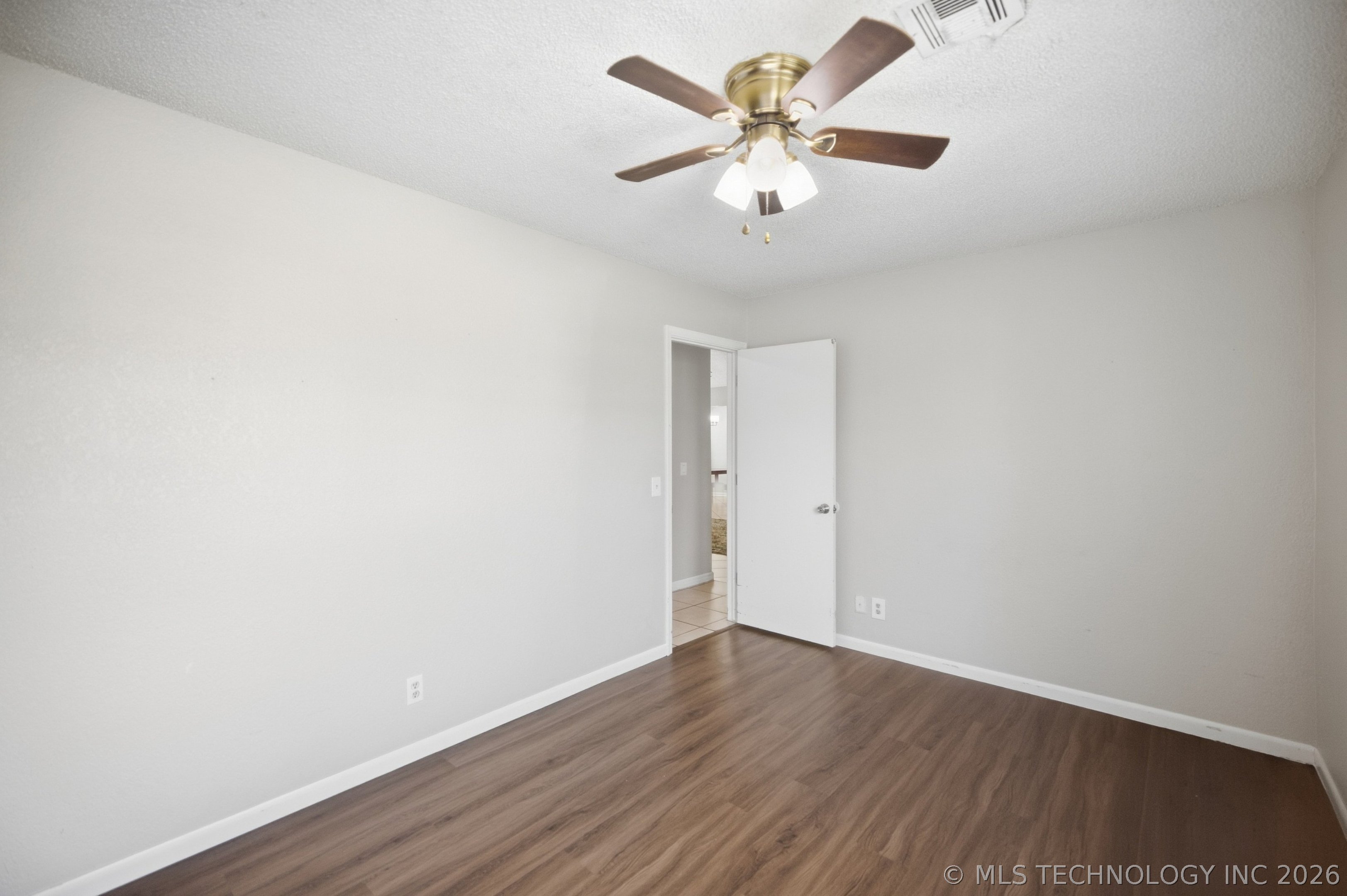 2505 E Queens Street Property Photo 17