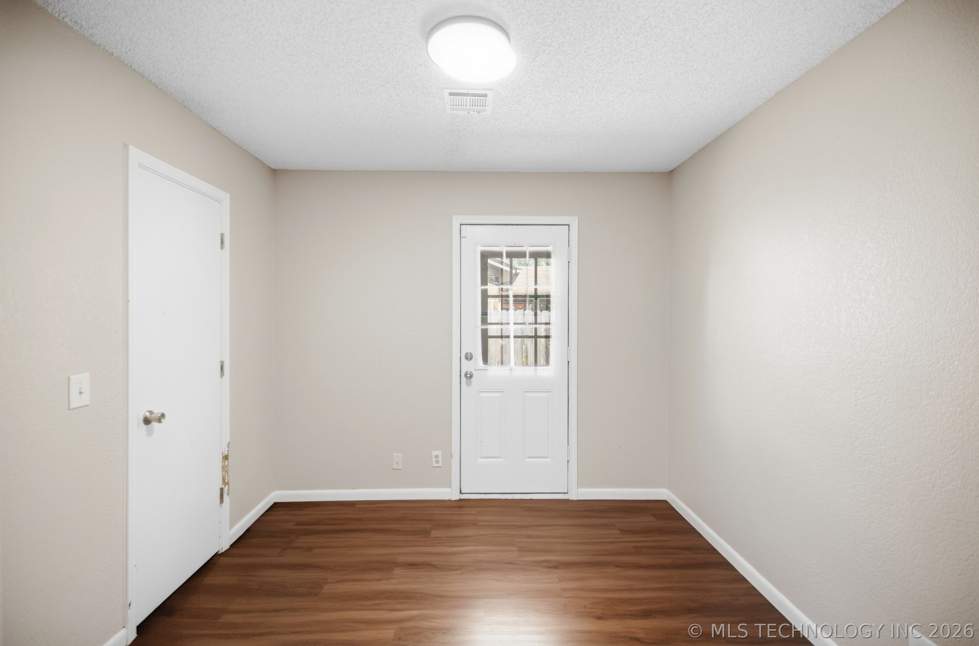 2505 E Queens Street Property Photo 21