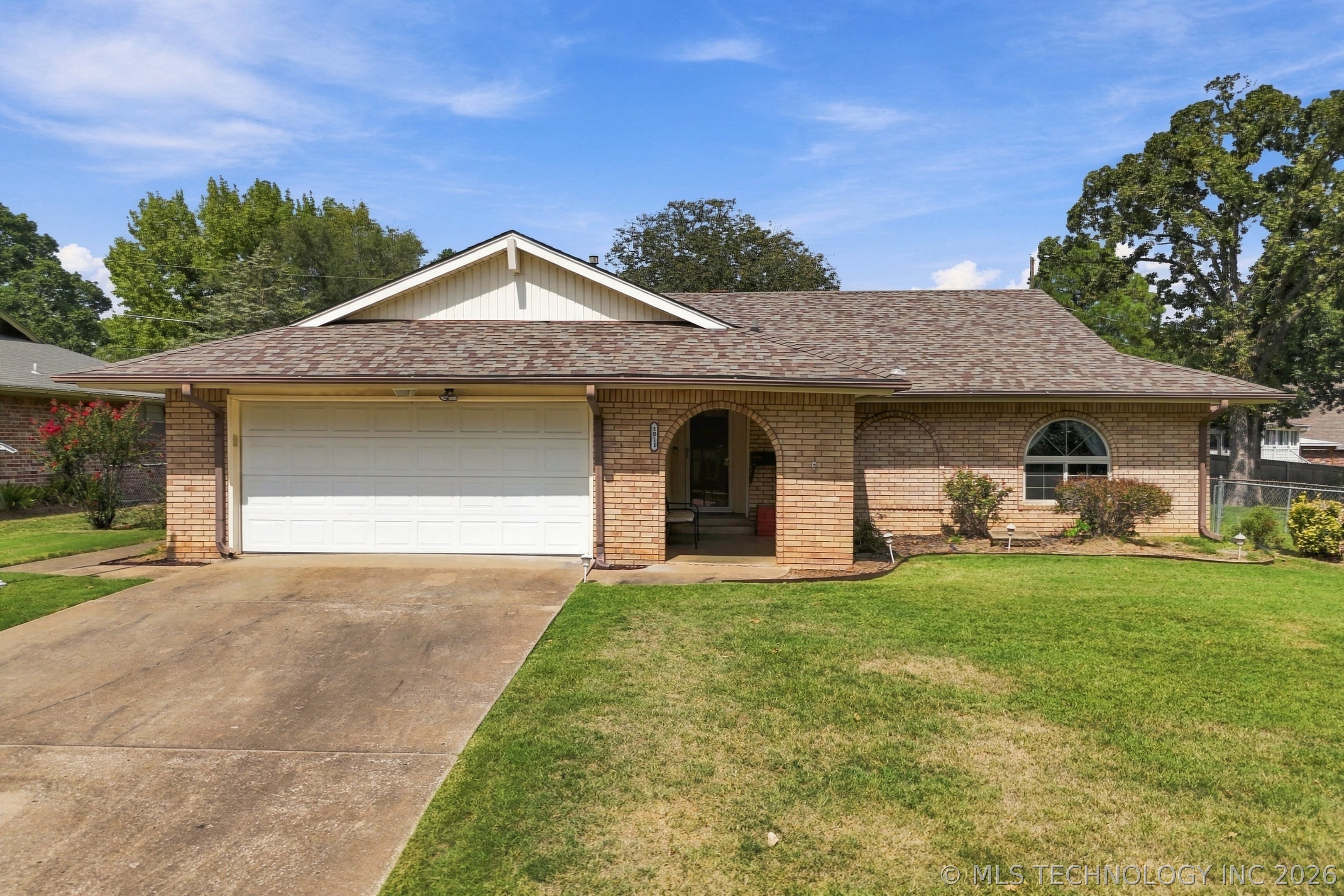 1011 E Teresa Avenue Property Photo 1