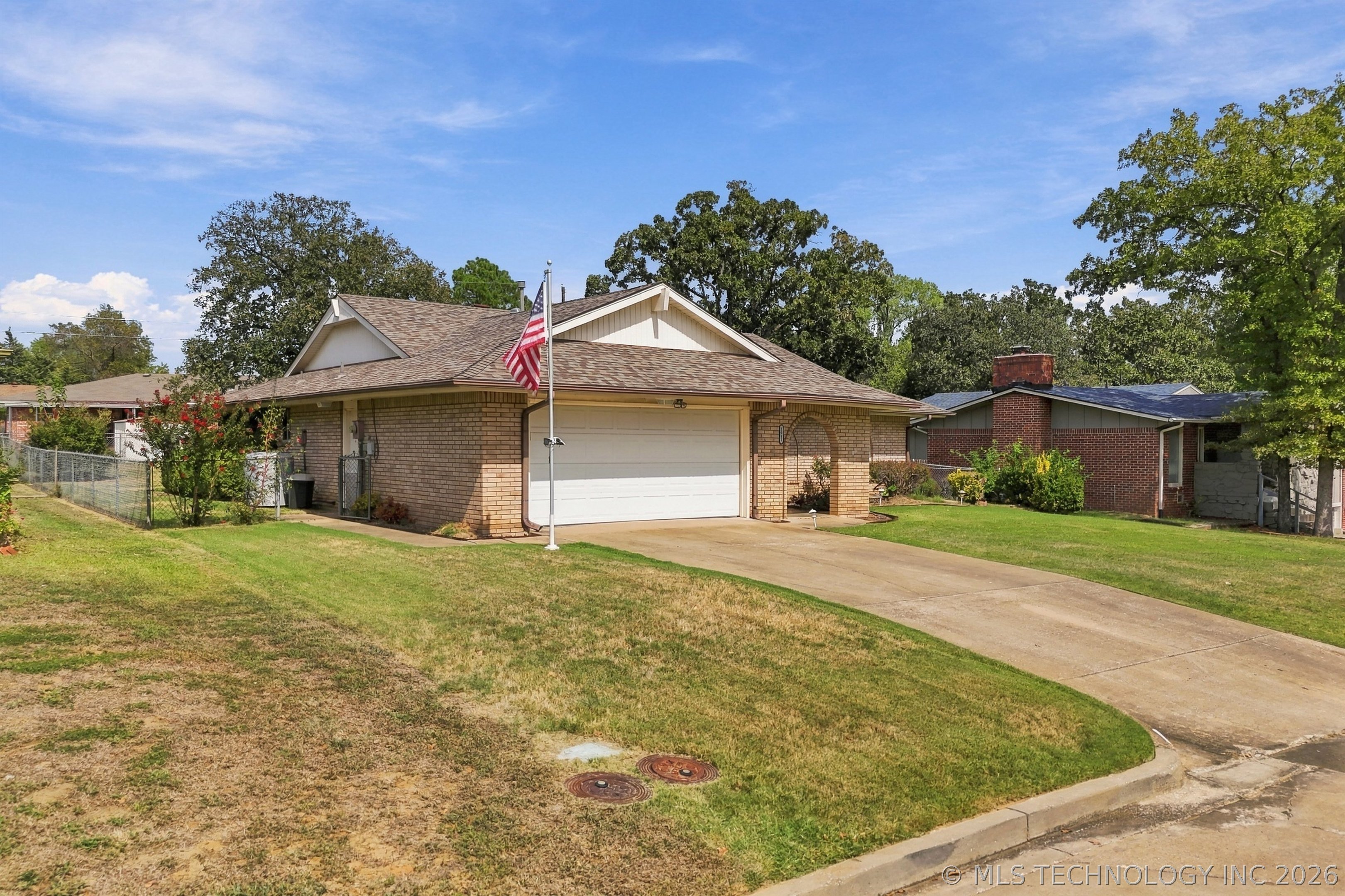 1011 E Teresa Avenue Property Photo 3