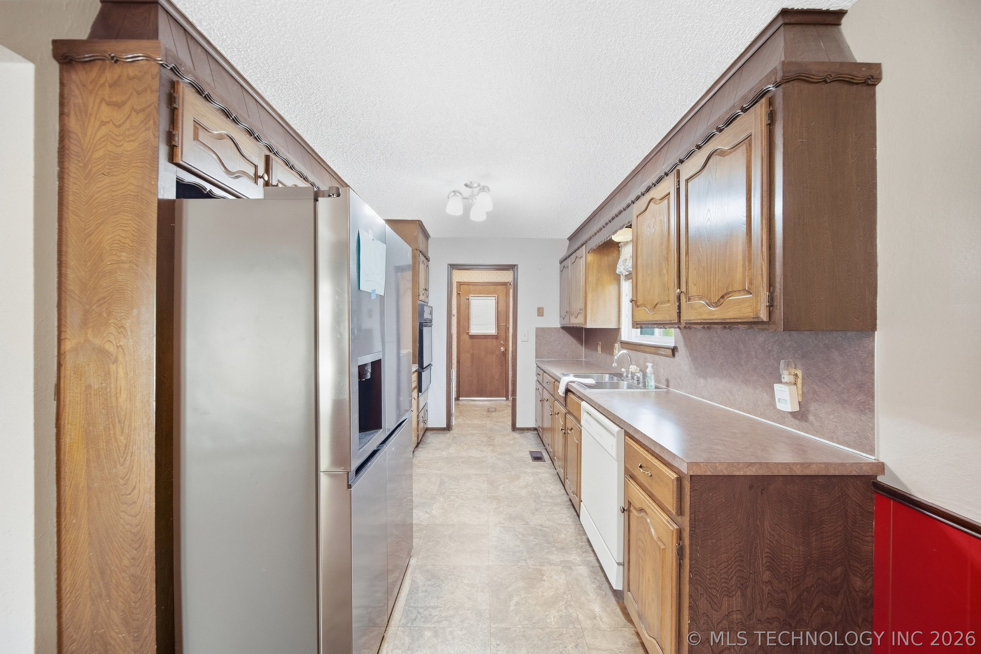 1011 E Teresa Avenue Property Photo 10