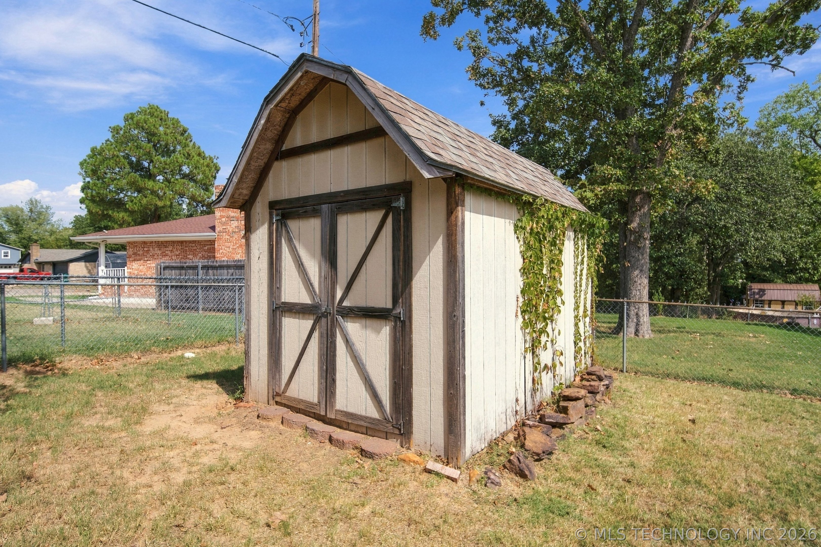 1011 E Teresa Avenue Property Photo 27