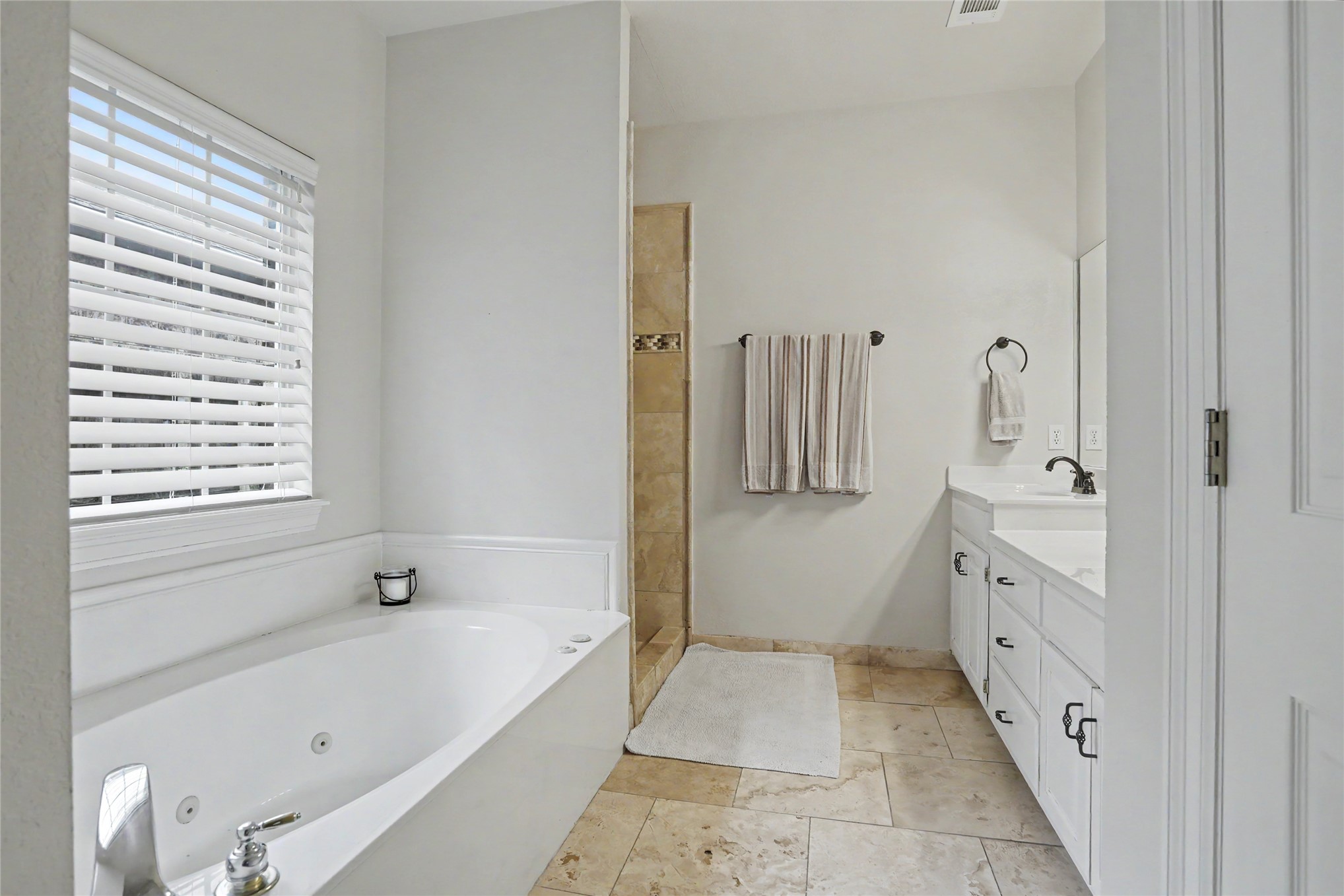 8511 S 100th Place E Property Photo 21