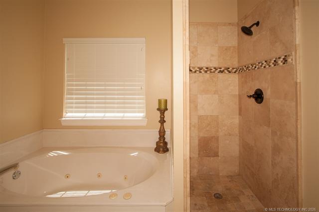 8511 S 100th Place E Property Photo 56