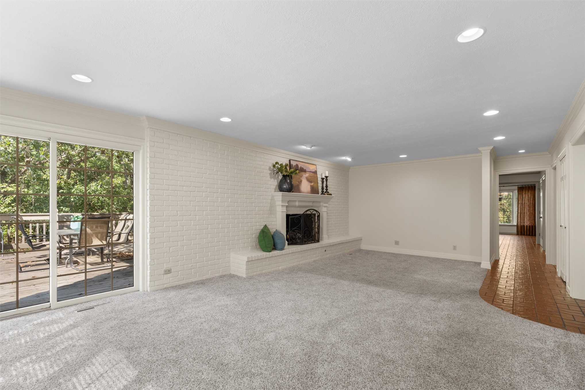 601 Oakridge Drive Property Photo 14