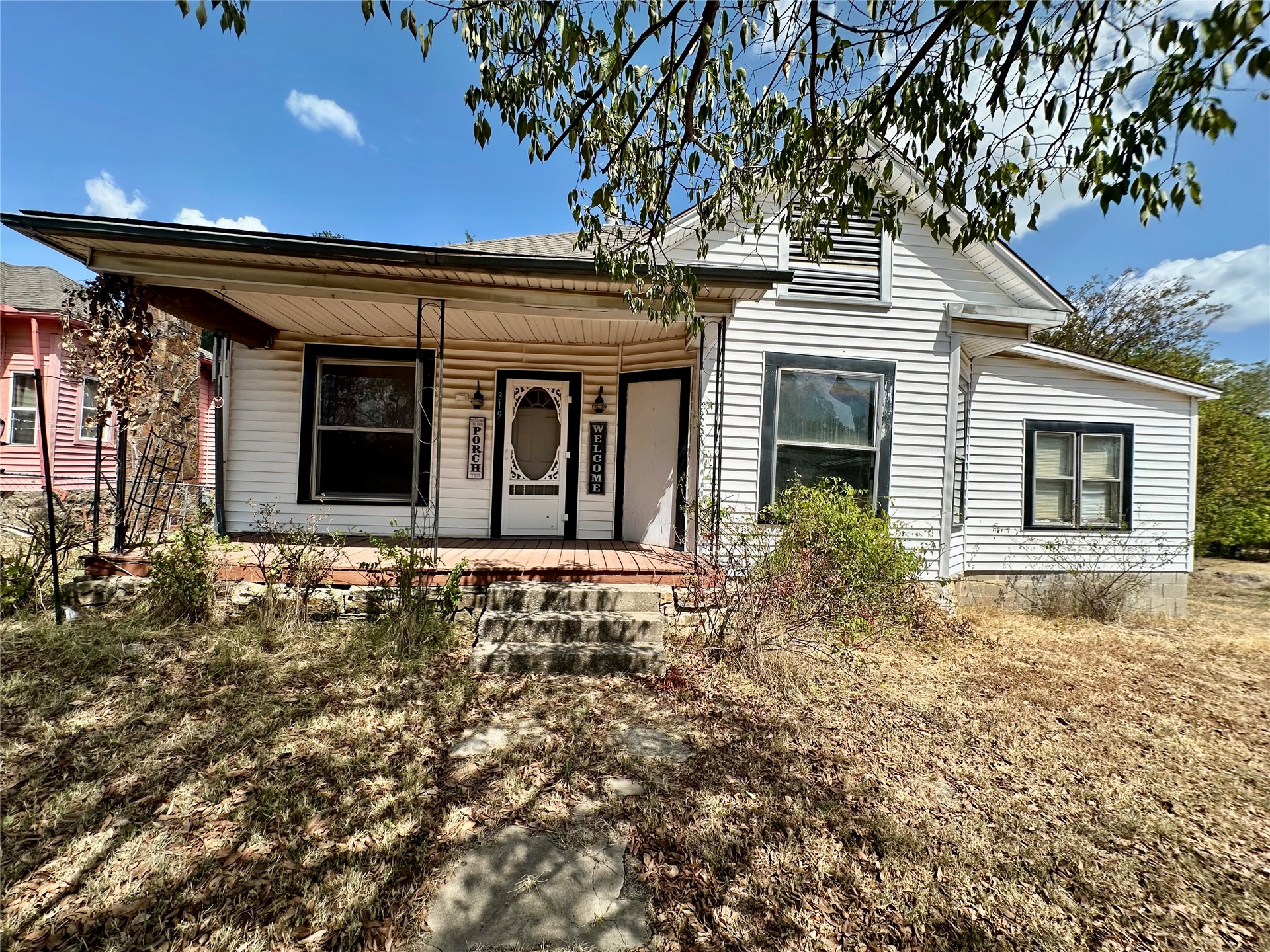 319 W Madison Avenue Property Photo 2