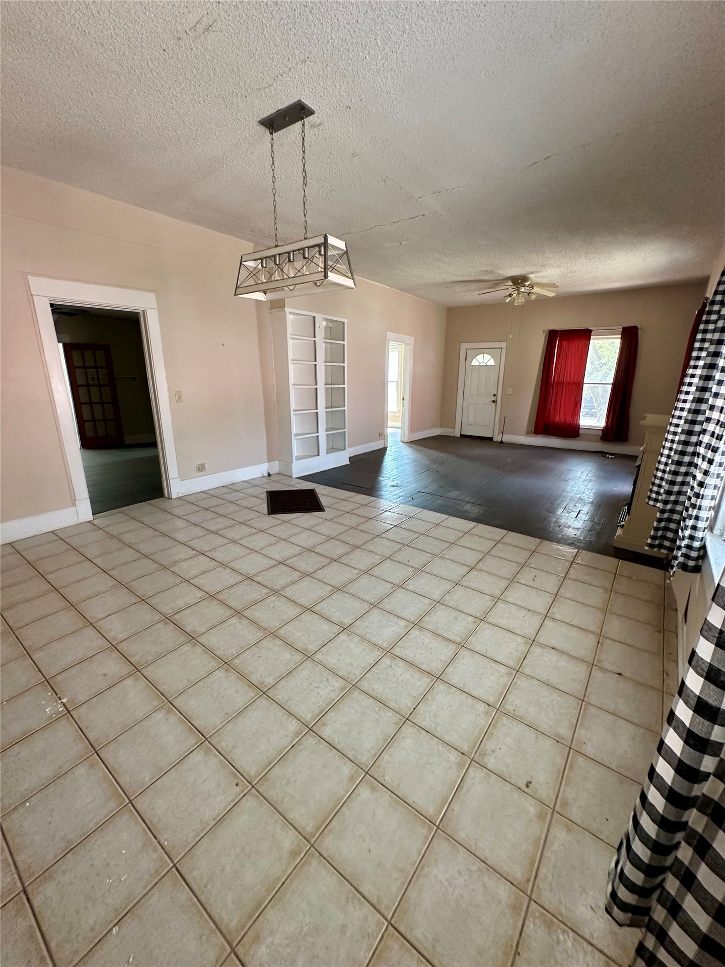 319 W Madison Avenue Property Photo 4