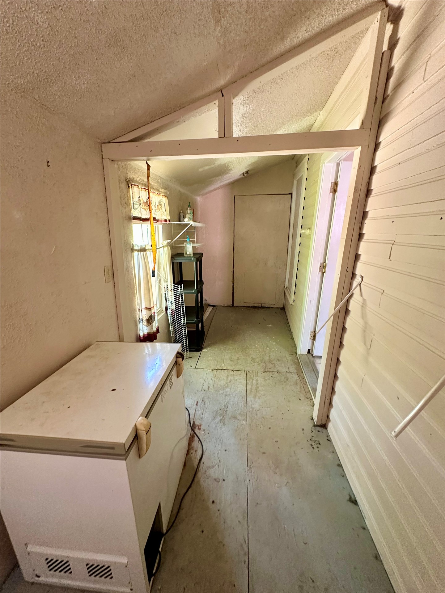 319 W Madison Avenue Property Photo 8