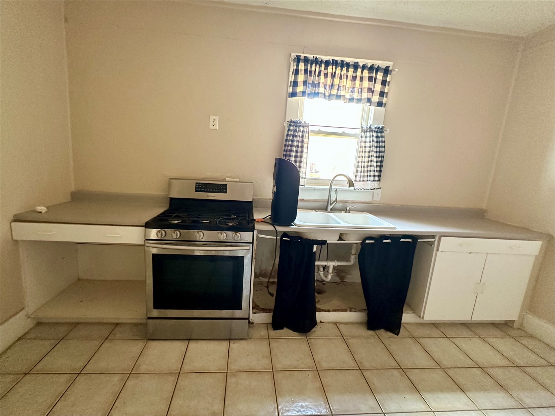 319 W Madison Avenue Property Photo 9