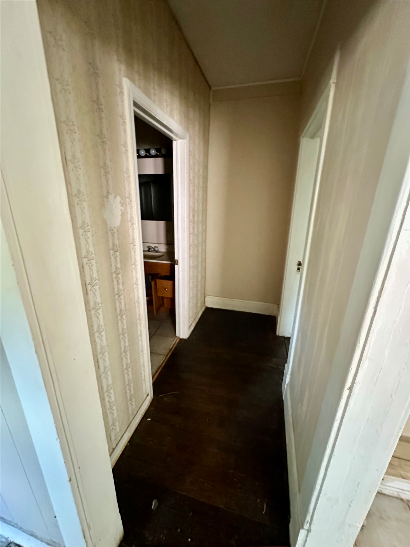 319 W Madison Avenue Property Photo 11
