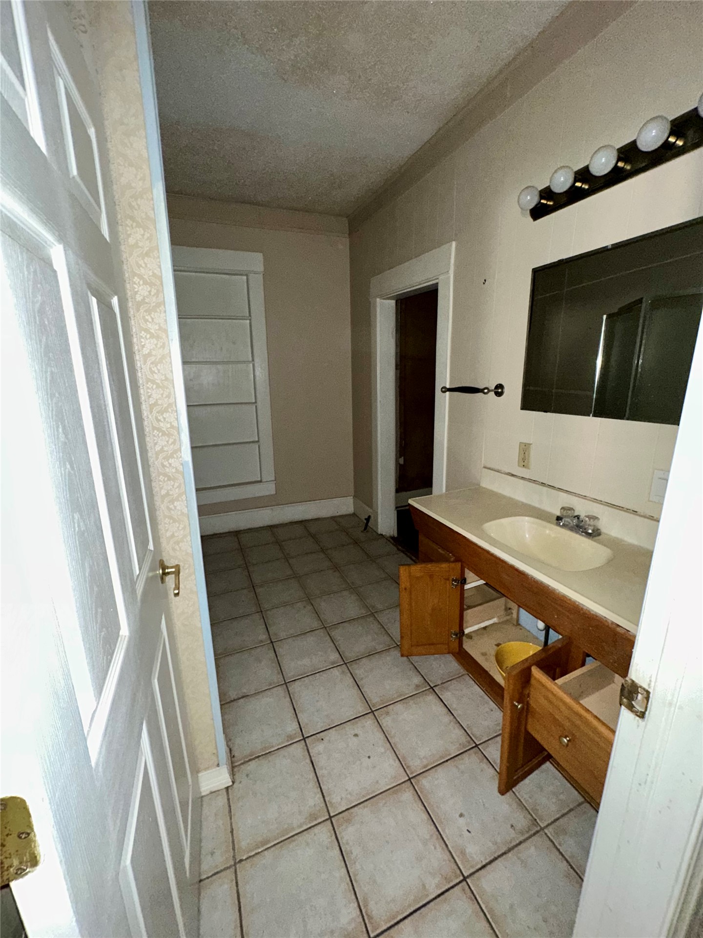 319 W Madison Avenue Property Photo 12