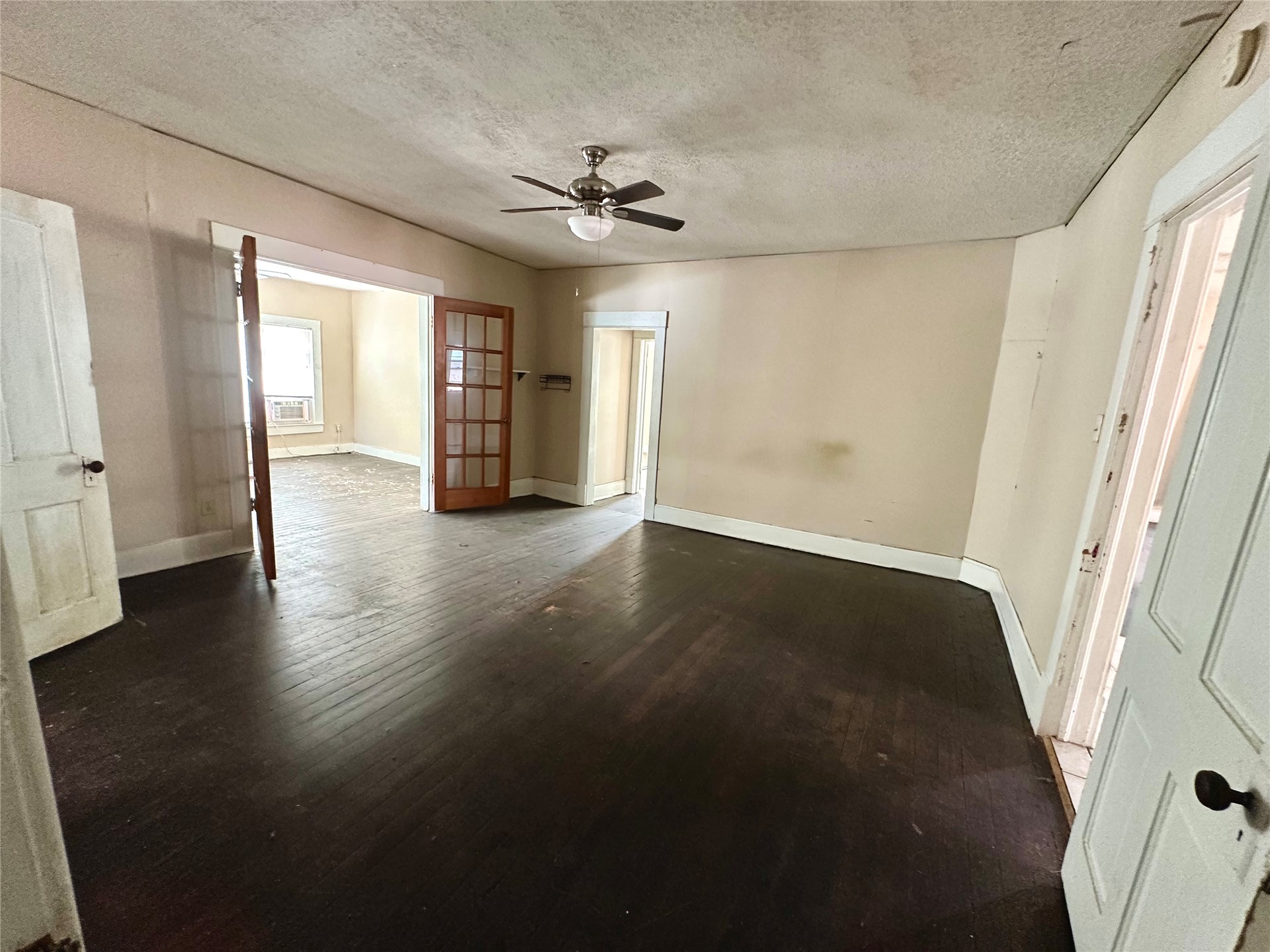 319 W Madison Avenue Property Photo 15