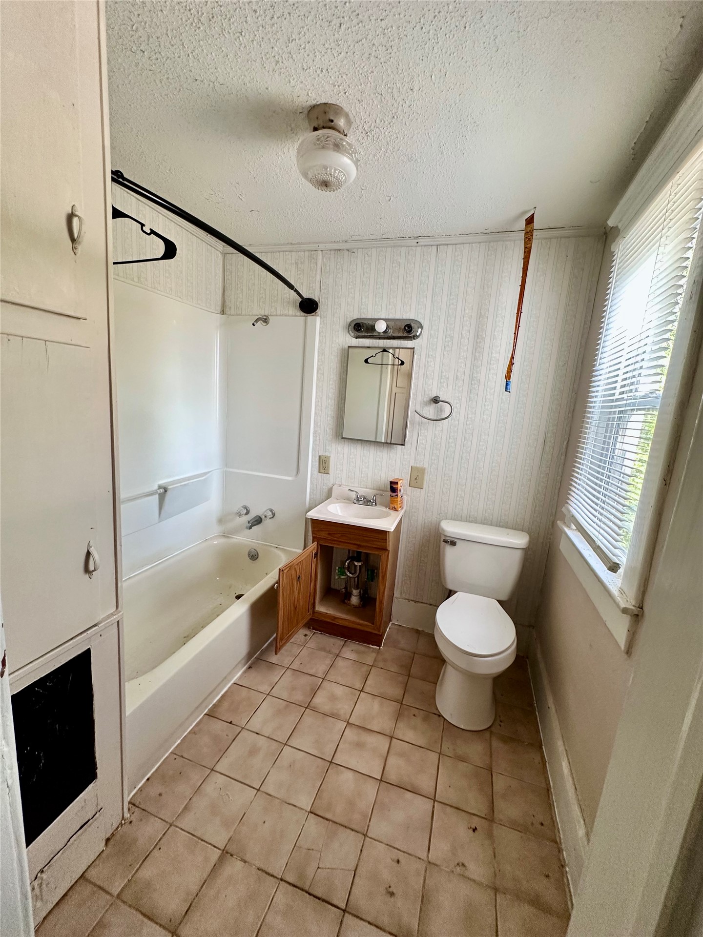 319 W Madison Avenue Property Photo 17