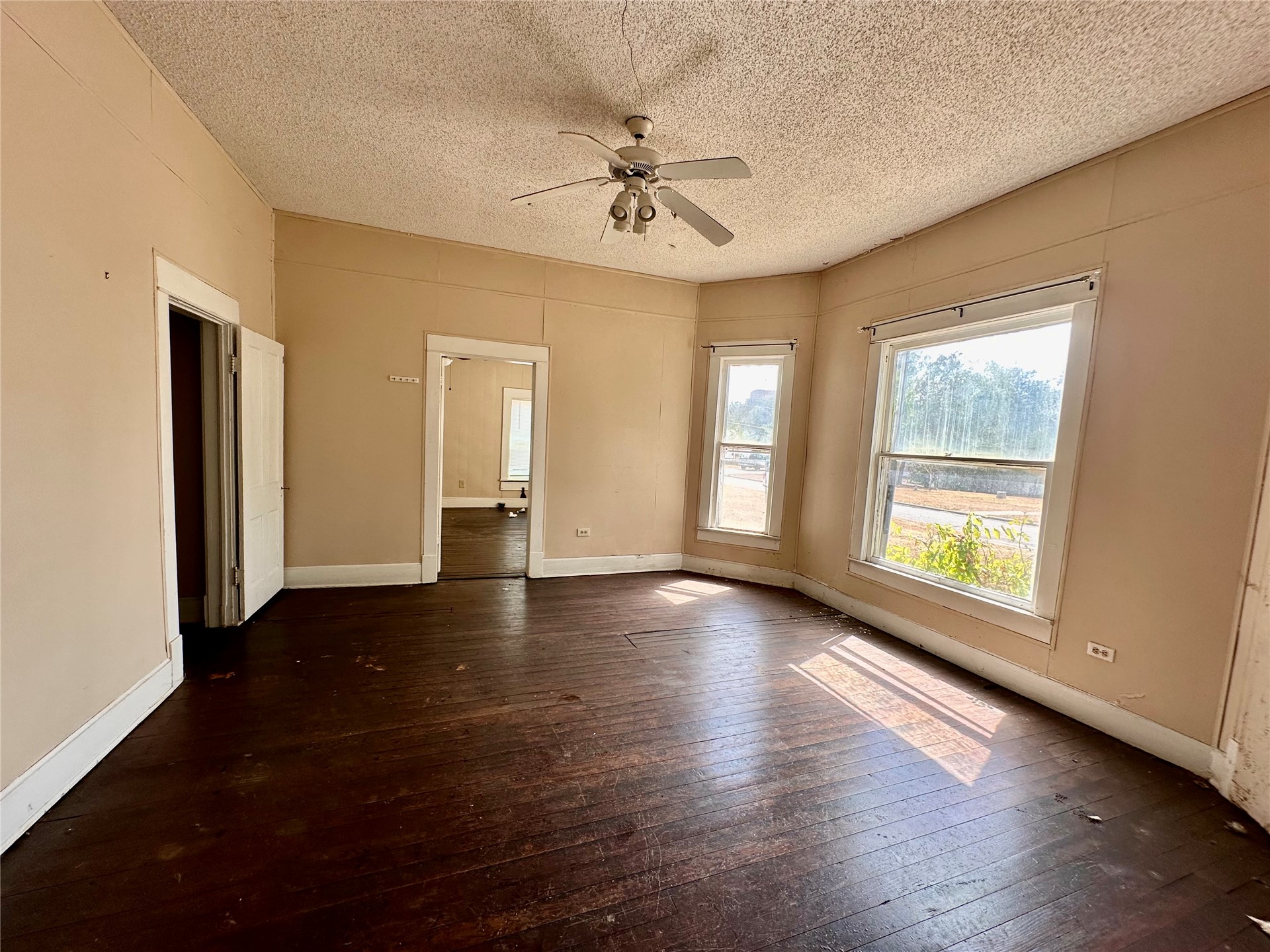 319 W Madison Avenue Property Photo 25
