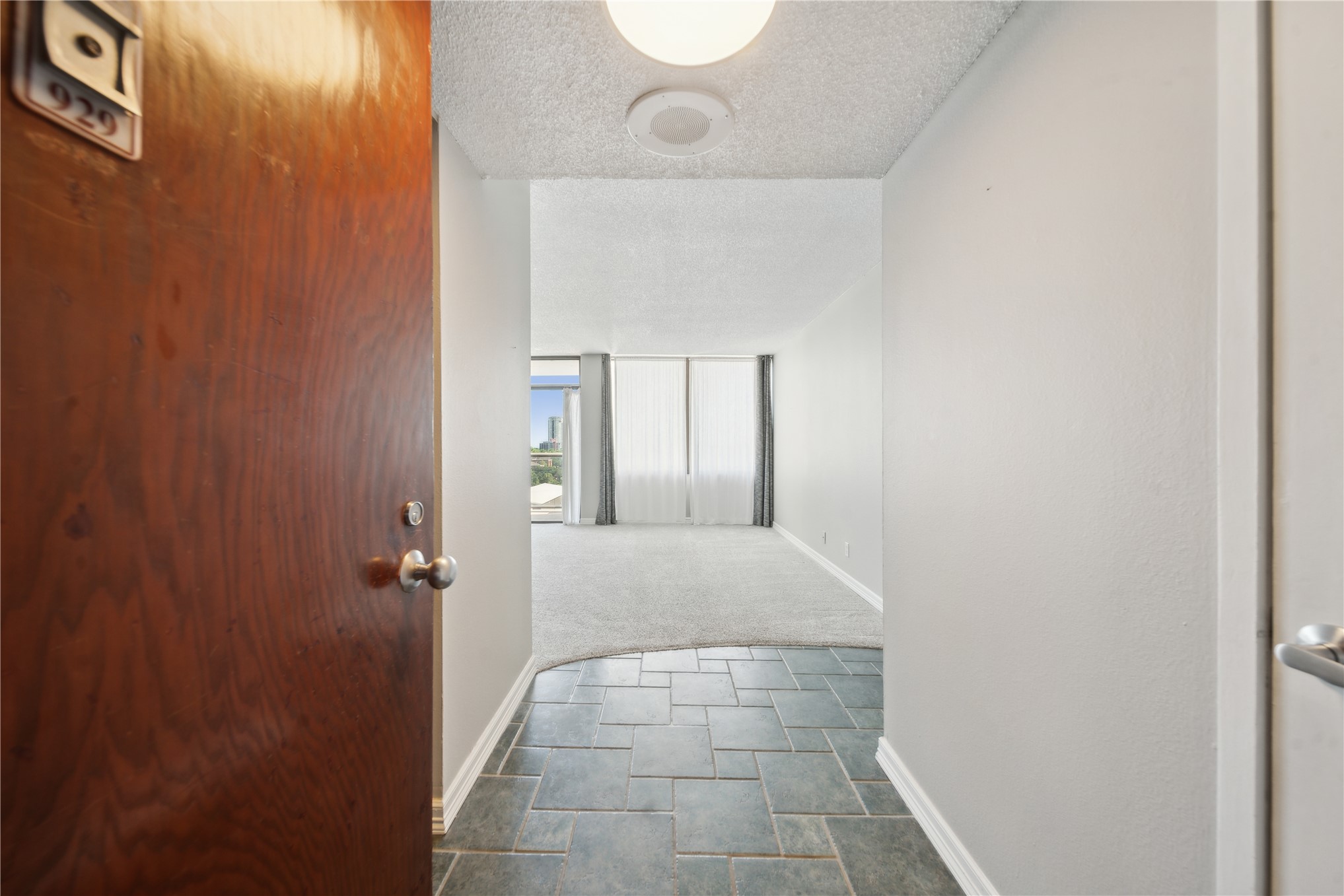 410 W 7th Street 929 Property Photo 4