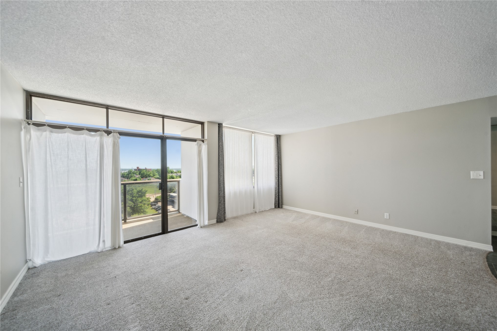 410 W 7th Street 929 Property Photo 6