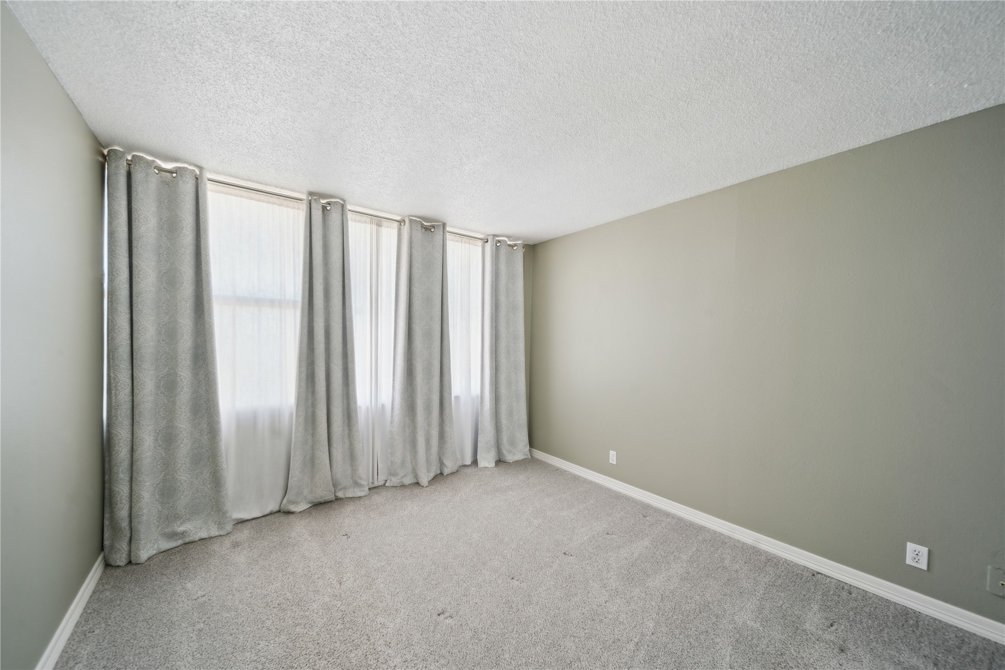 410 W 7th Street 929 Property Photo 15