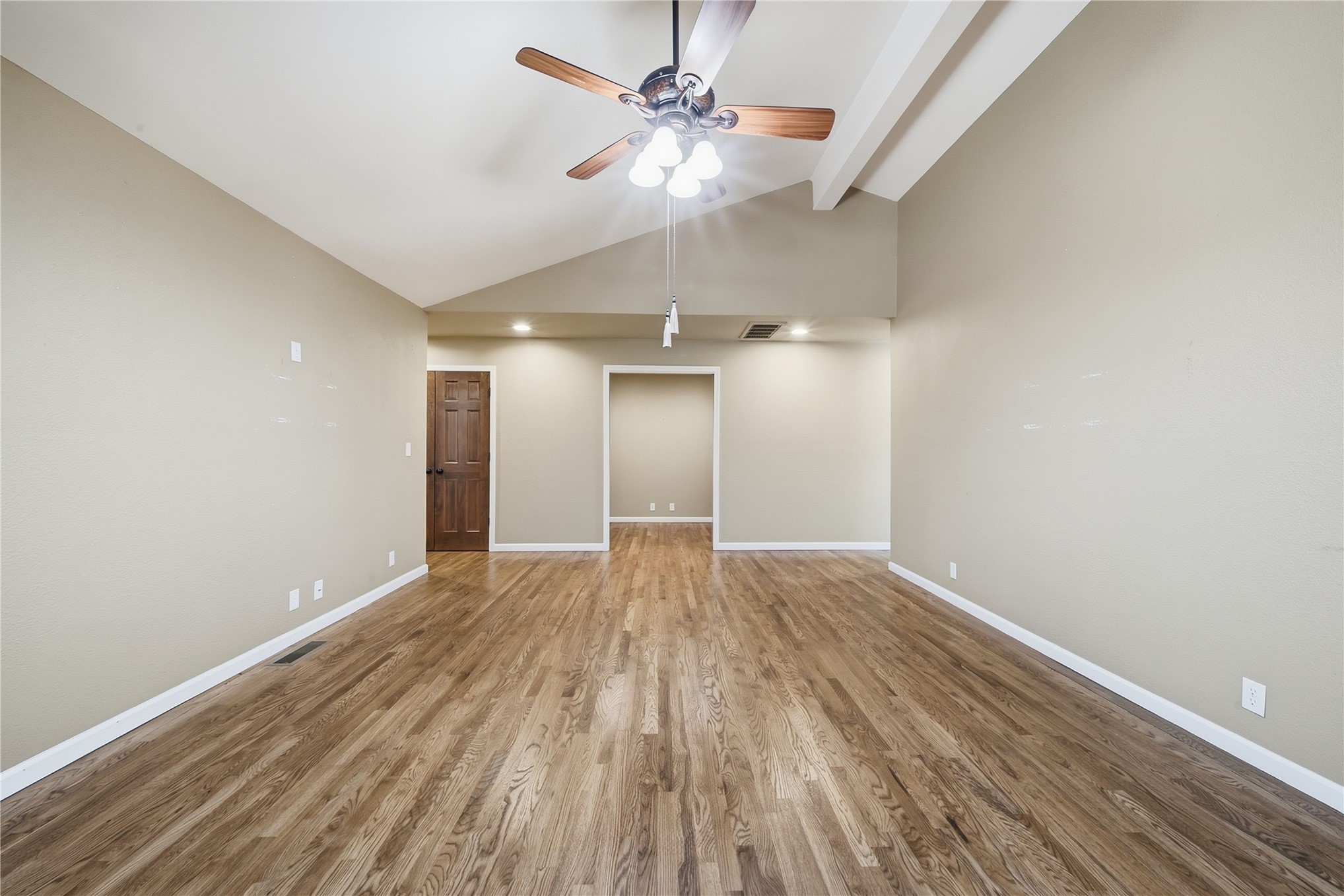 2131 E 31st Street Property Photo 5