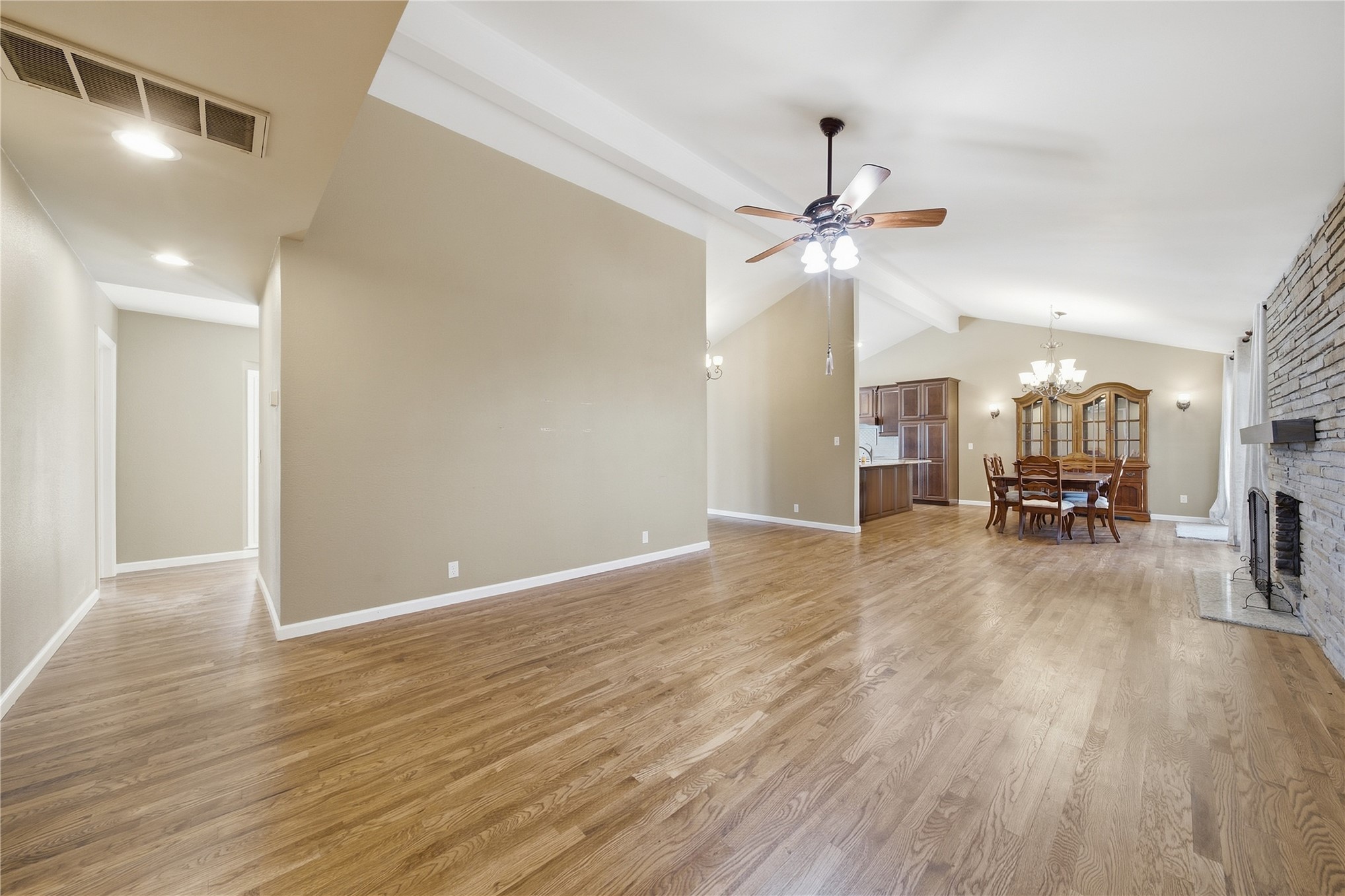2131 E 31st Street Property Photo 6