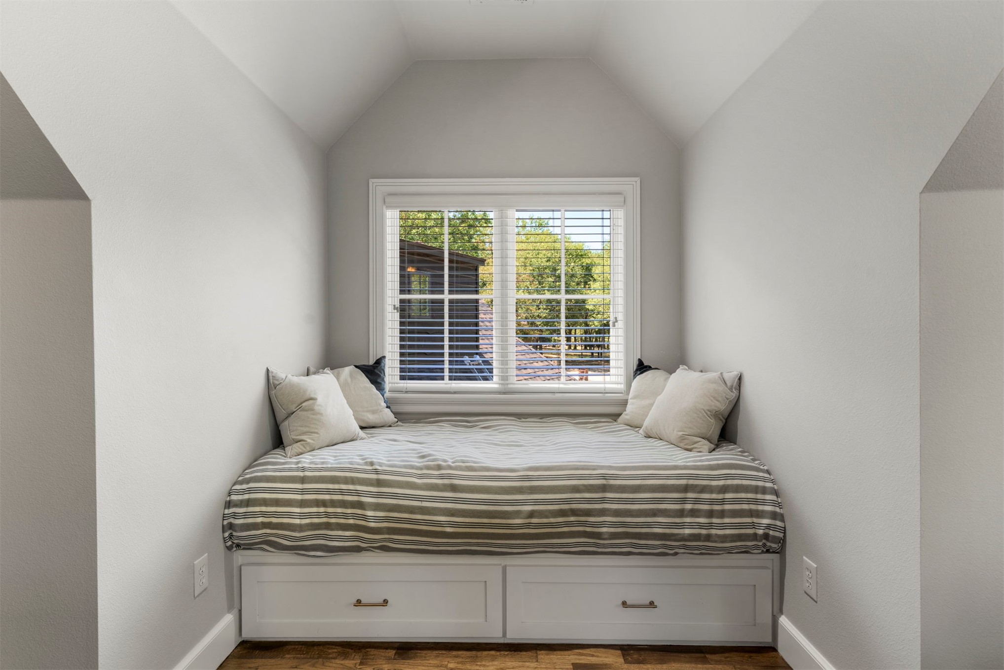 9817 N Stonewick Road Property Photo 42