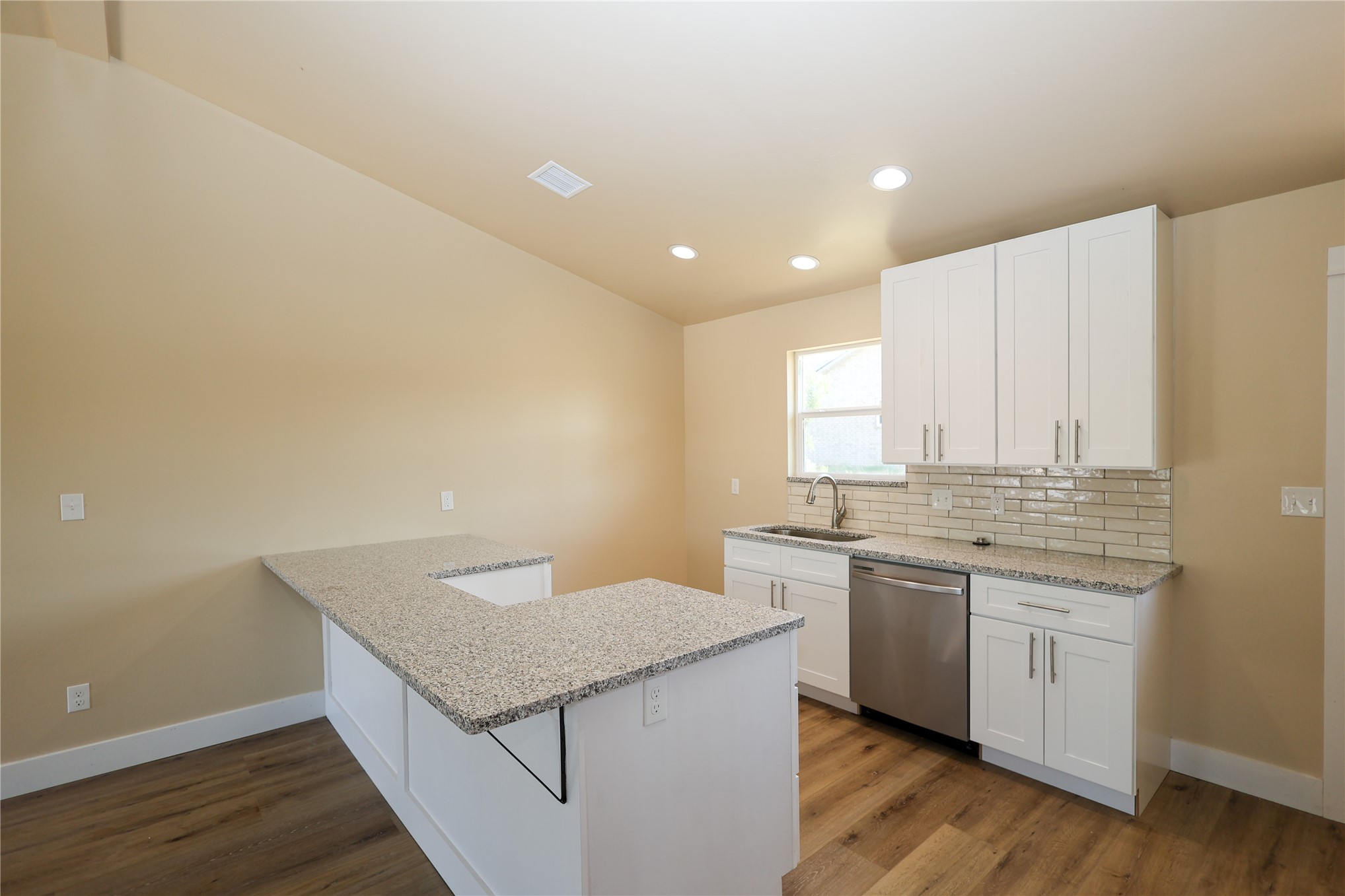 1901 3rd Property Photo 4