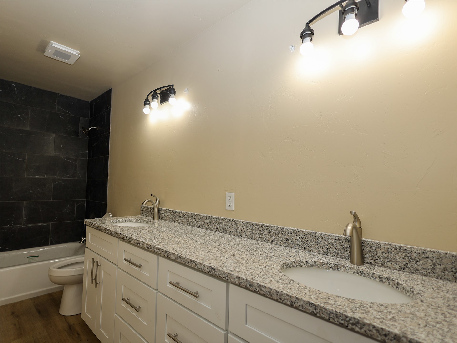 1901 3rd Property Photo 6