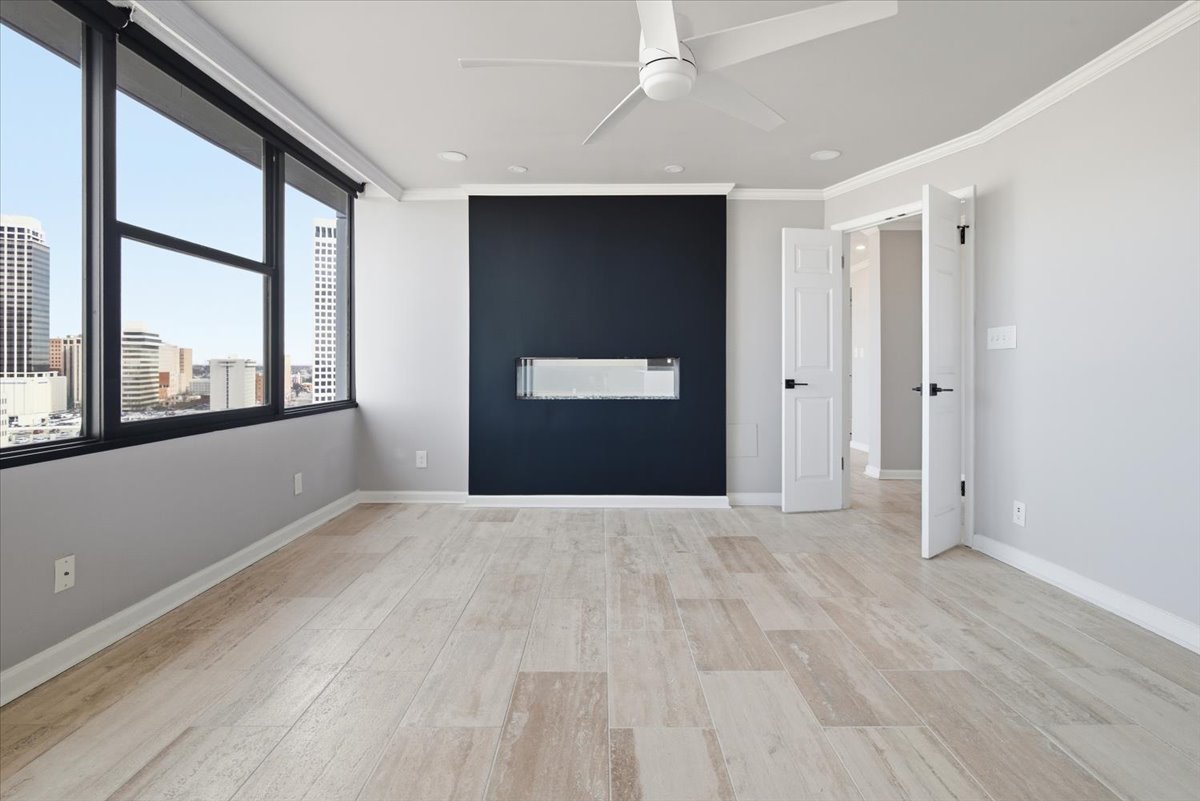 450 W 7th Street 1801-1802 Property Photo 23