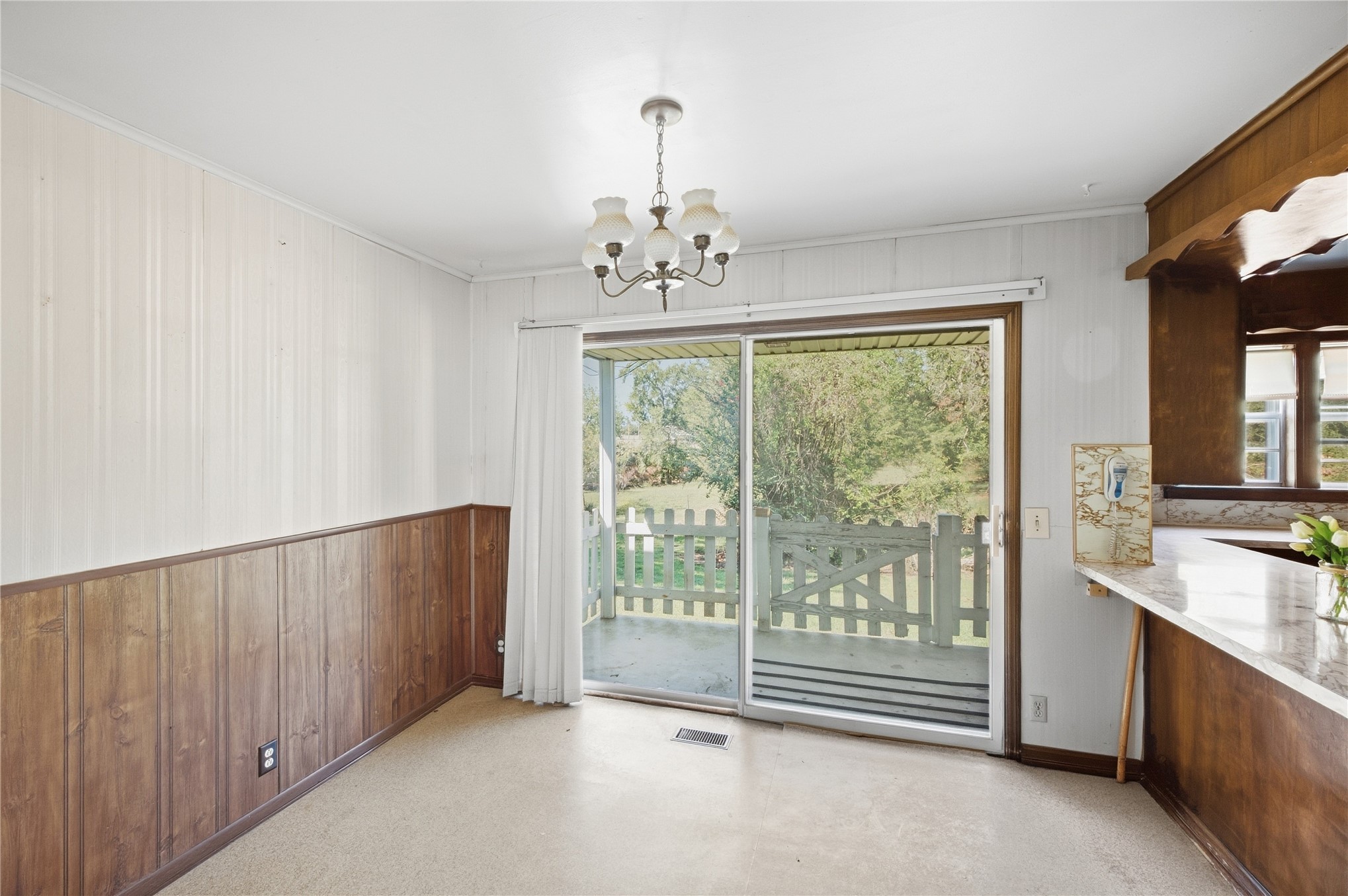 5056 S 514 Lane Property Photo 11