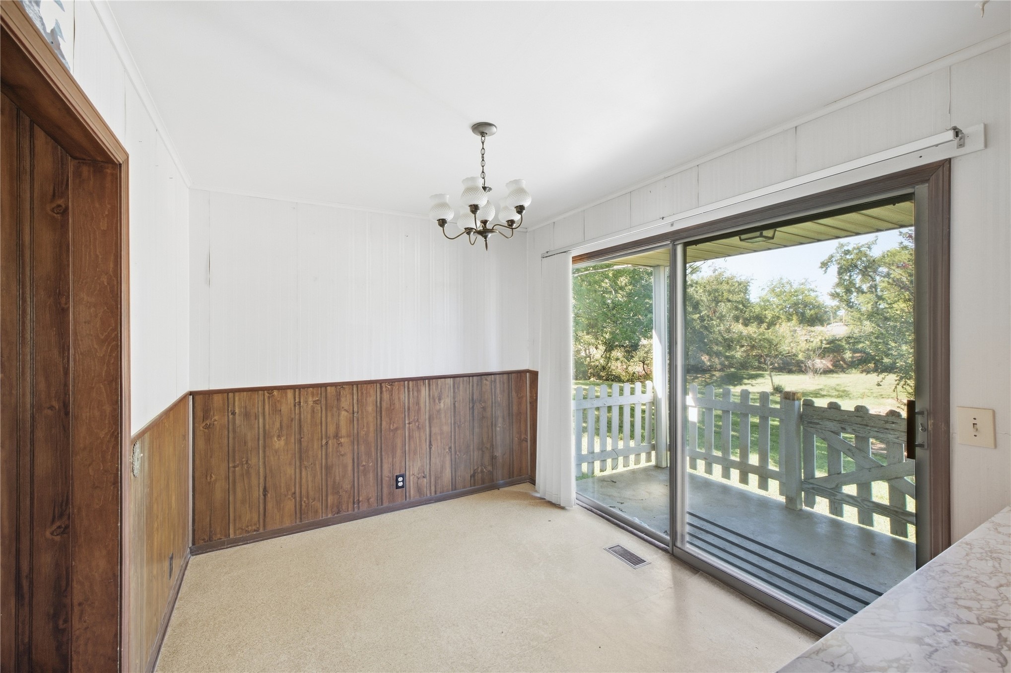 5056 S 514 Lane Property Photo 12