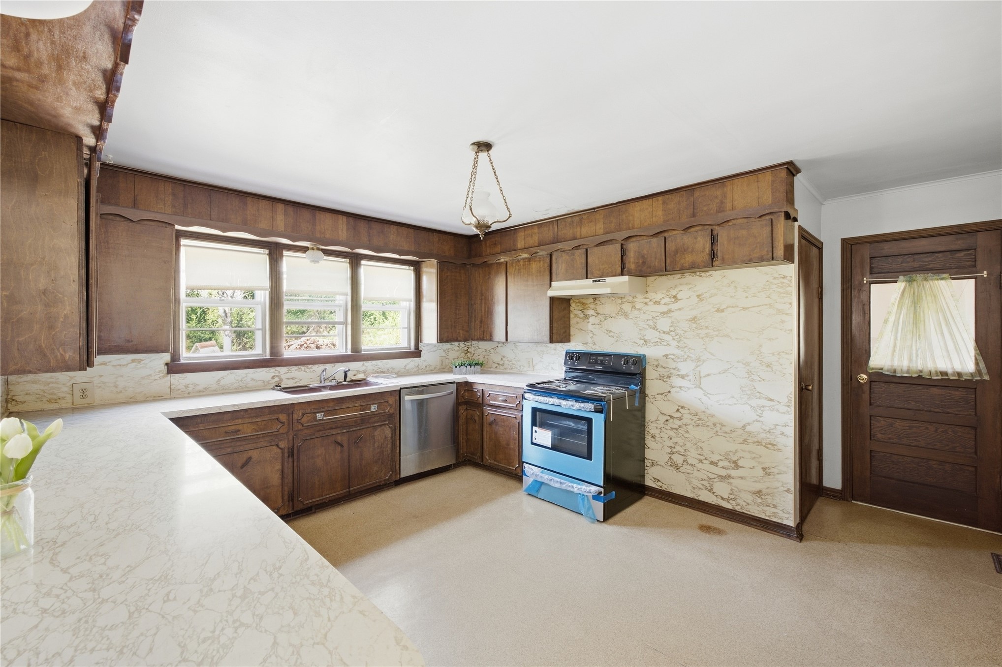 5056 S 514 Lane Property Photo 14