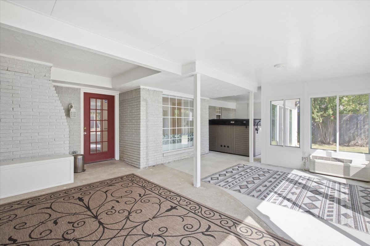 620 Ann Property Photo 35