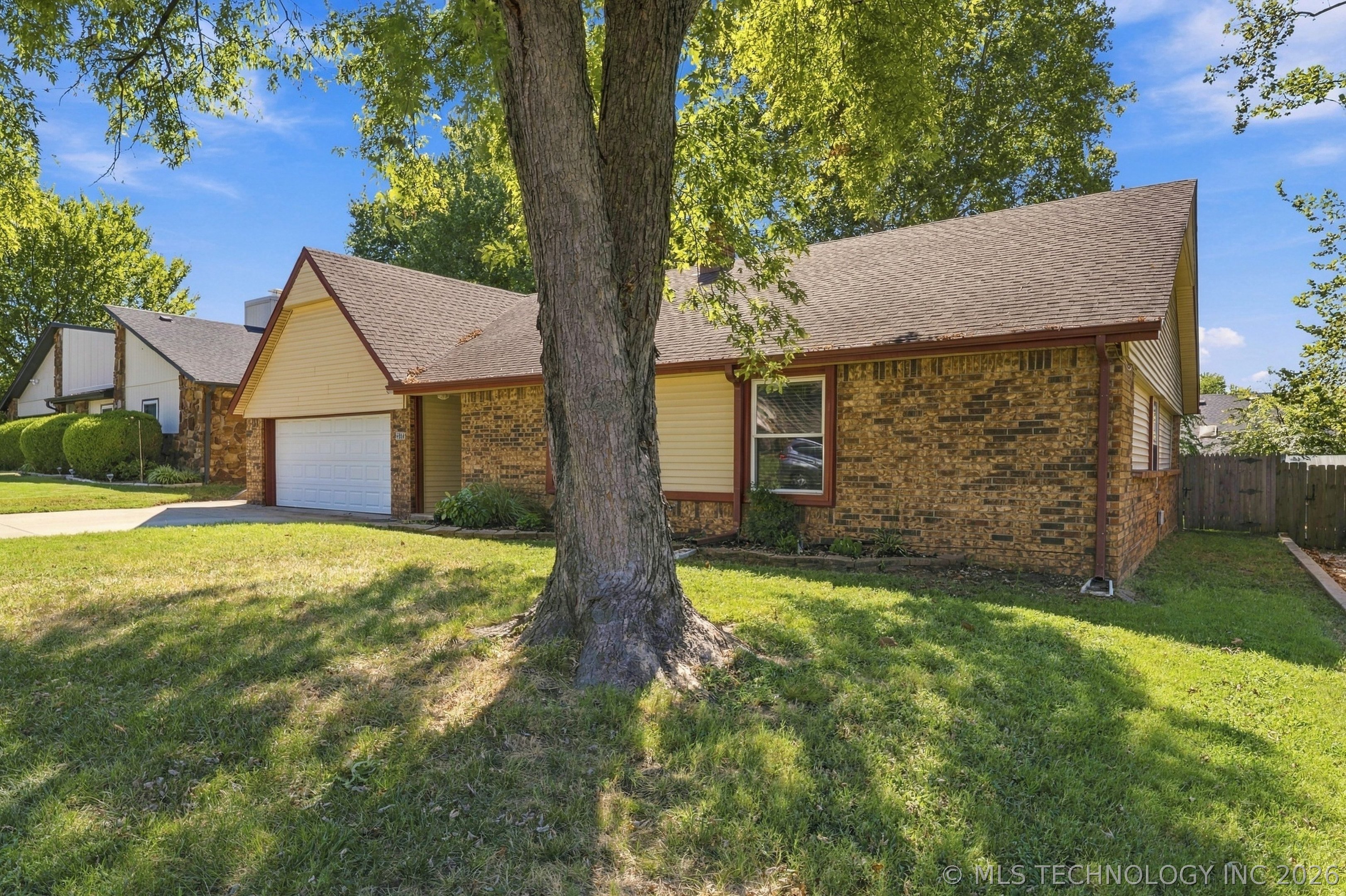 2317 W Louisville Street Property Photo 2