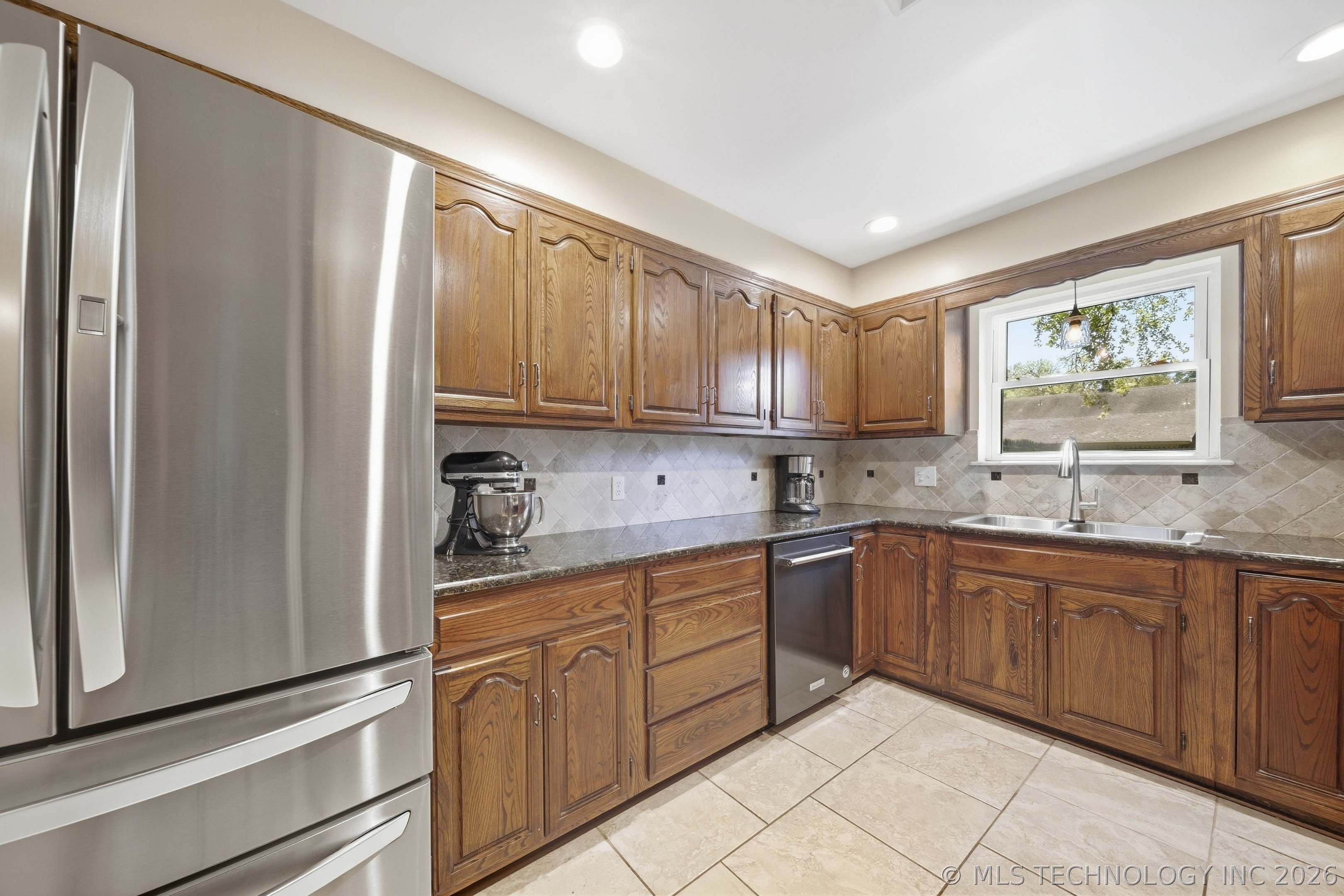2317 W Louisville Street Property Photo 8