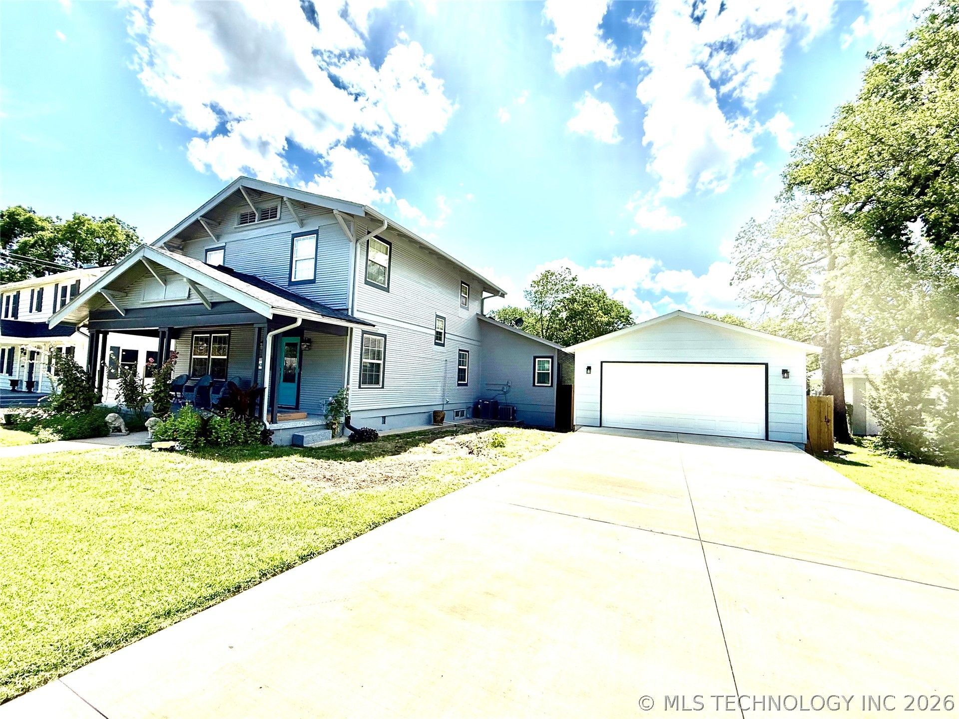 1433 S Dewey Avenue Property Photo 2