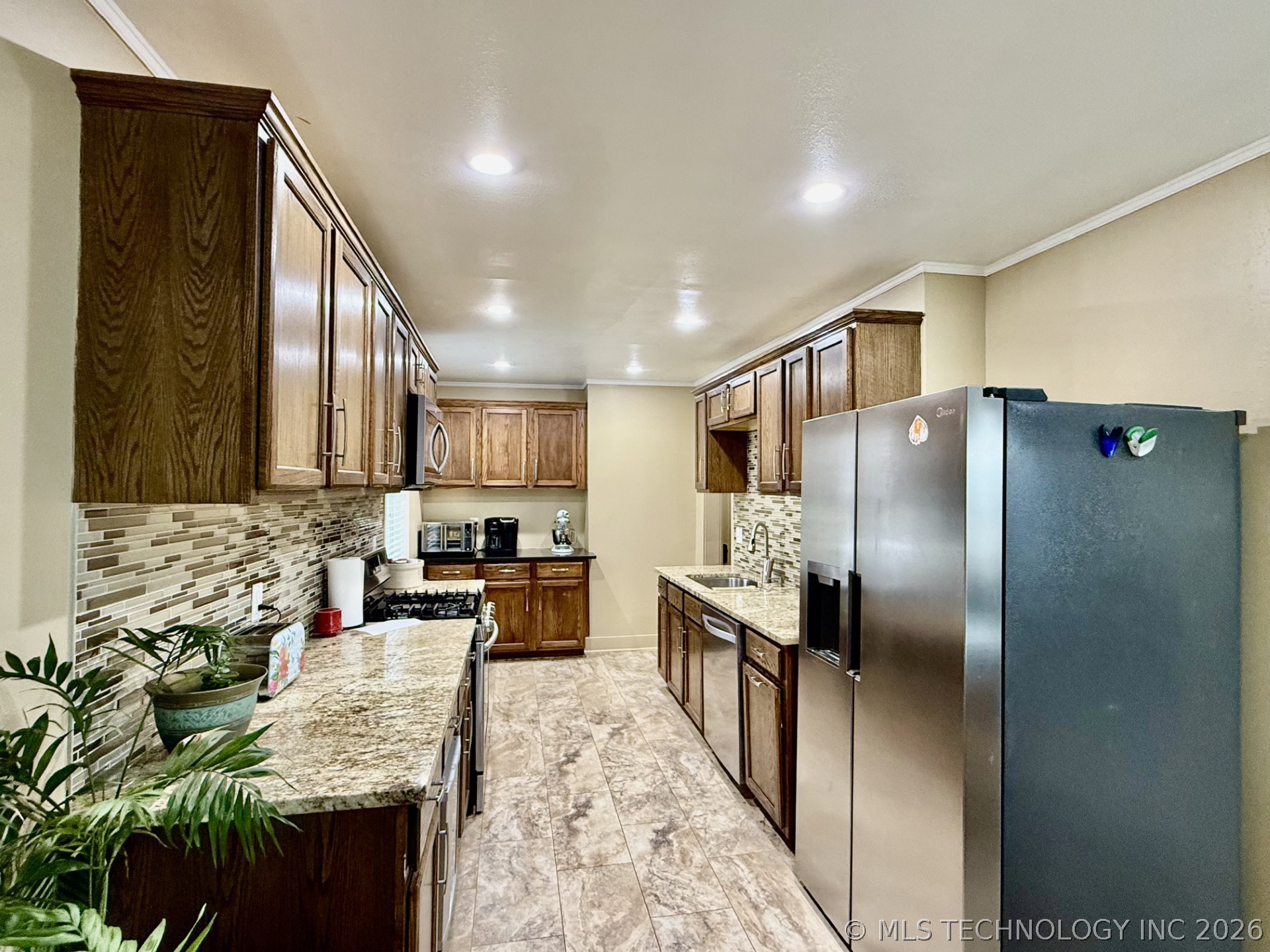 1433 S Dewey Avenue Property Photo 8