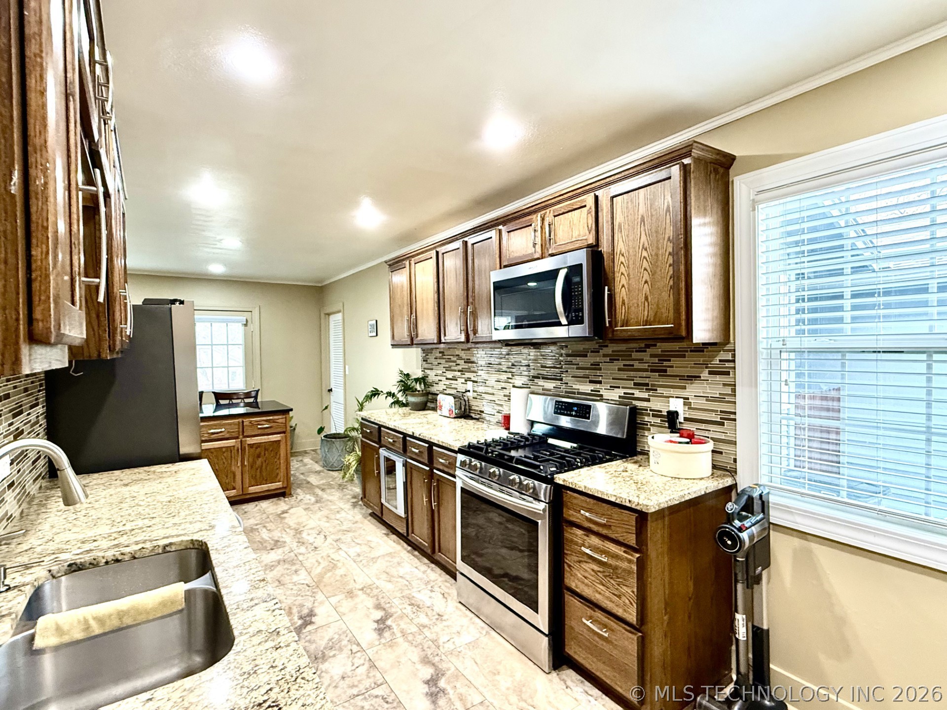 1433 S Dewey Avenue Property Photo 10