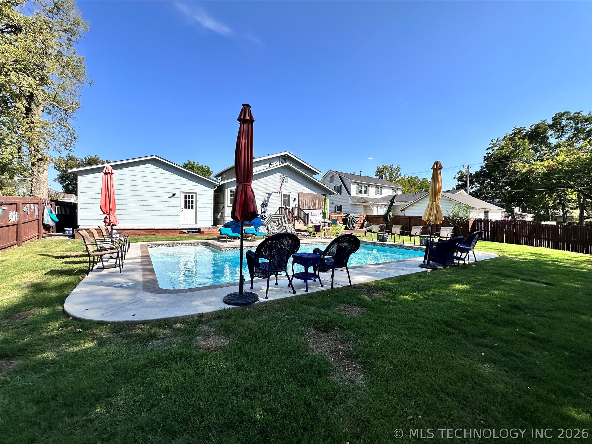 1433 S Dewey Avenue Property Photo 30