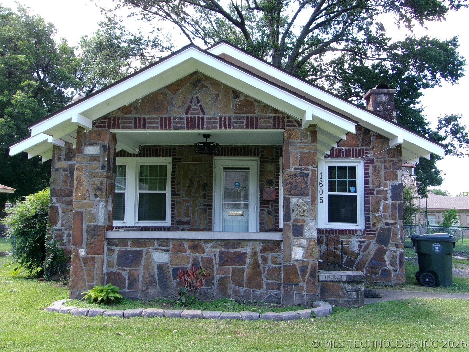 1605 Houston Property Photo 1