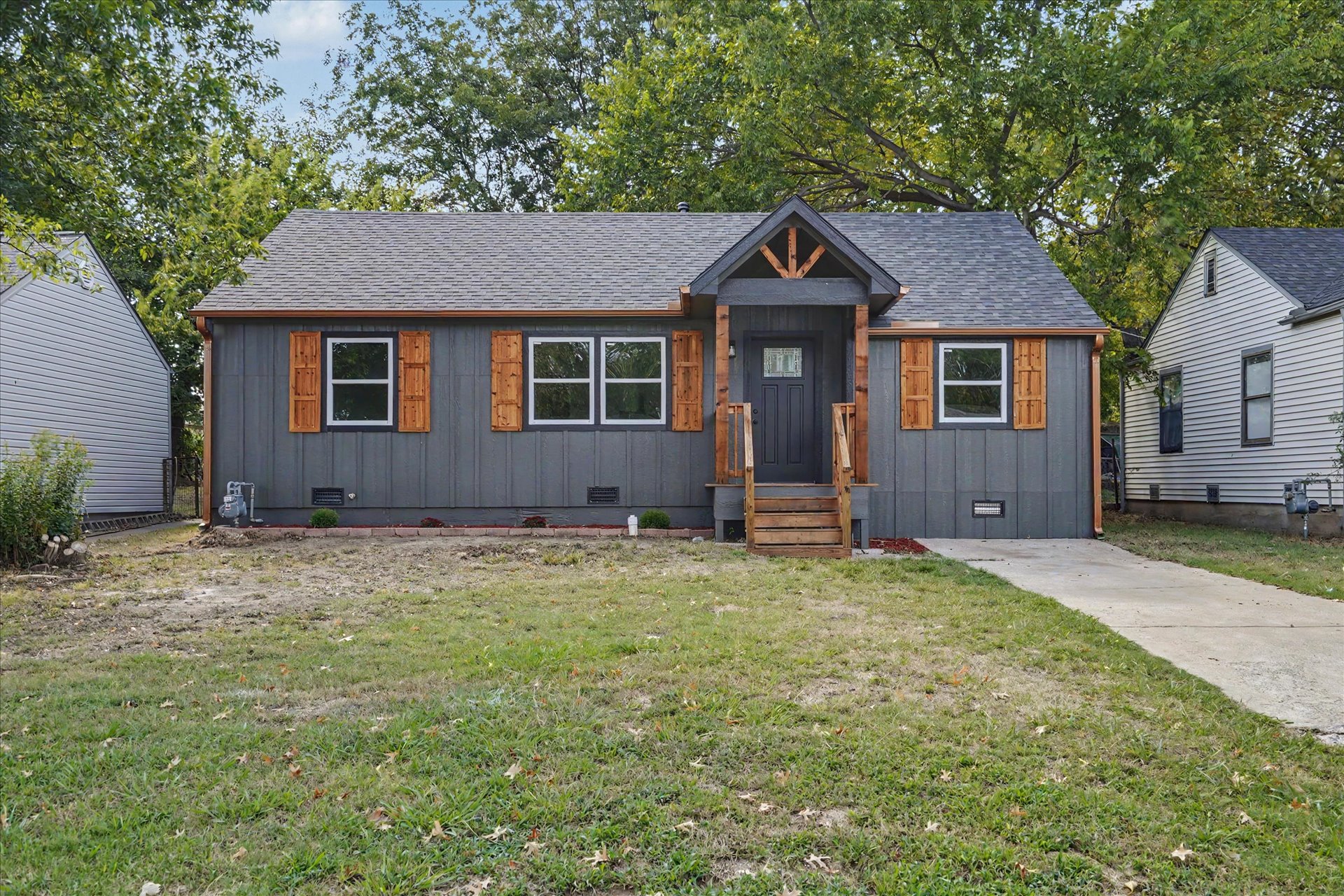1040 N New Haven Avenue Property Photo 1