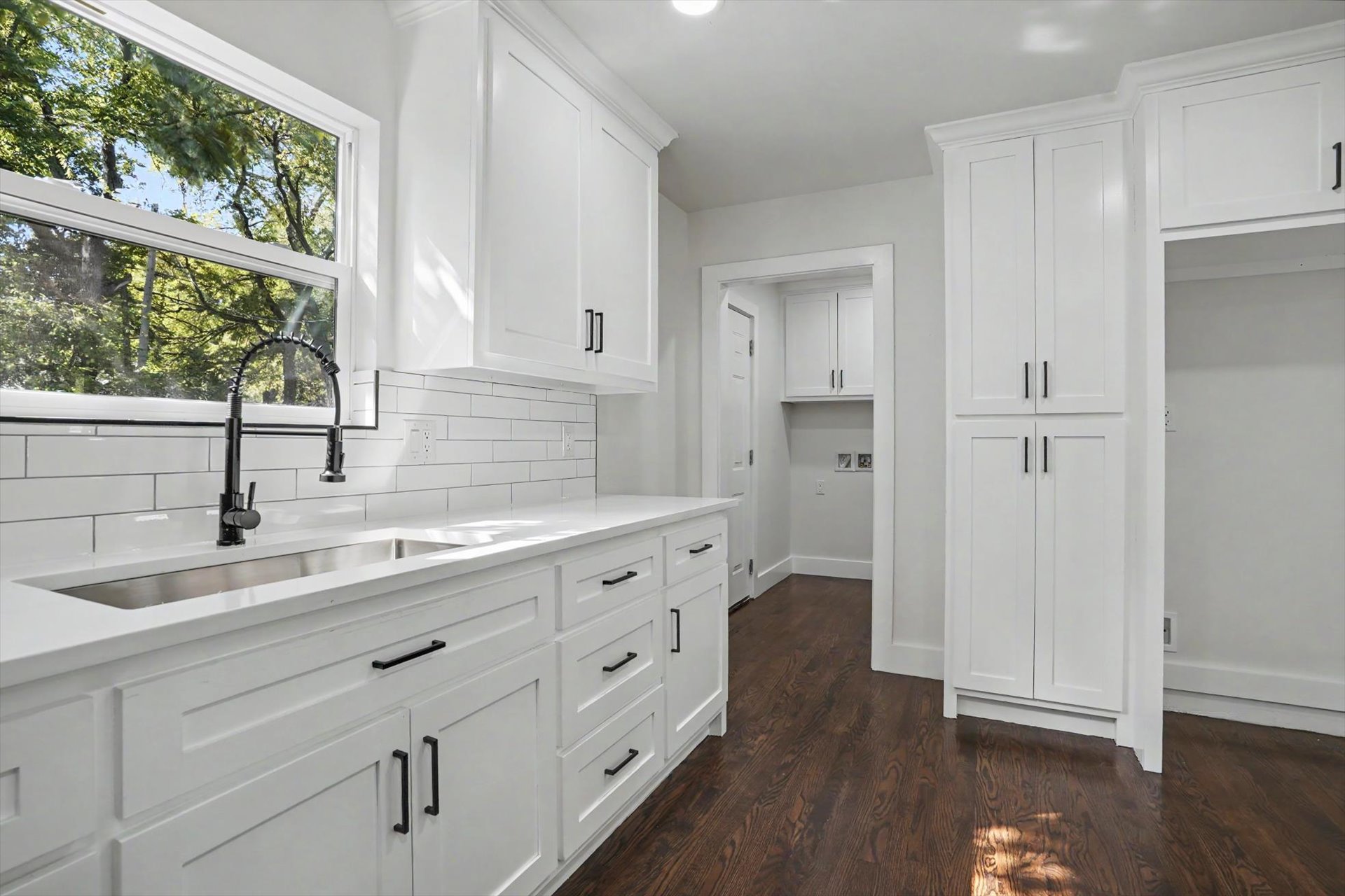 1040 N New Haven Avenue Property Photo 11