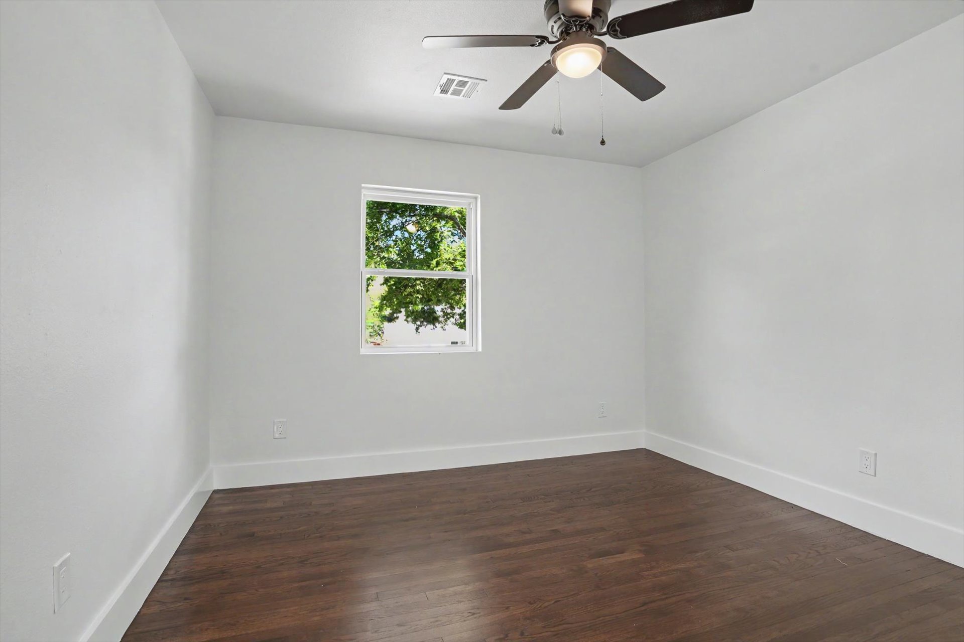 1040 N New Haven Avenue Property Photo 18