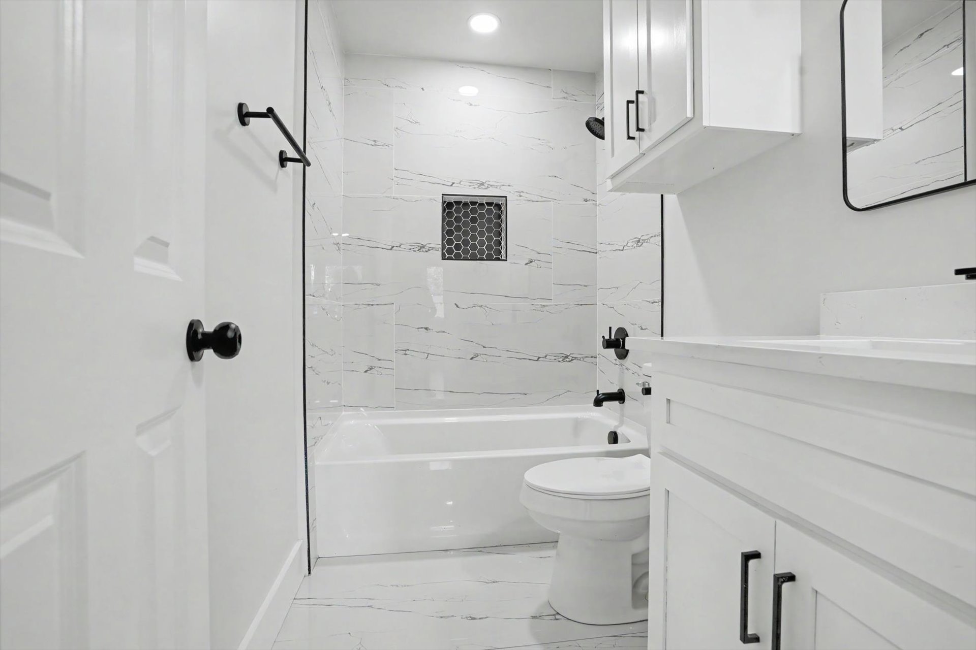 1040 N New Haven Avenue Property Photo 20