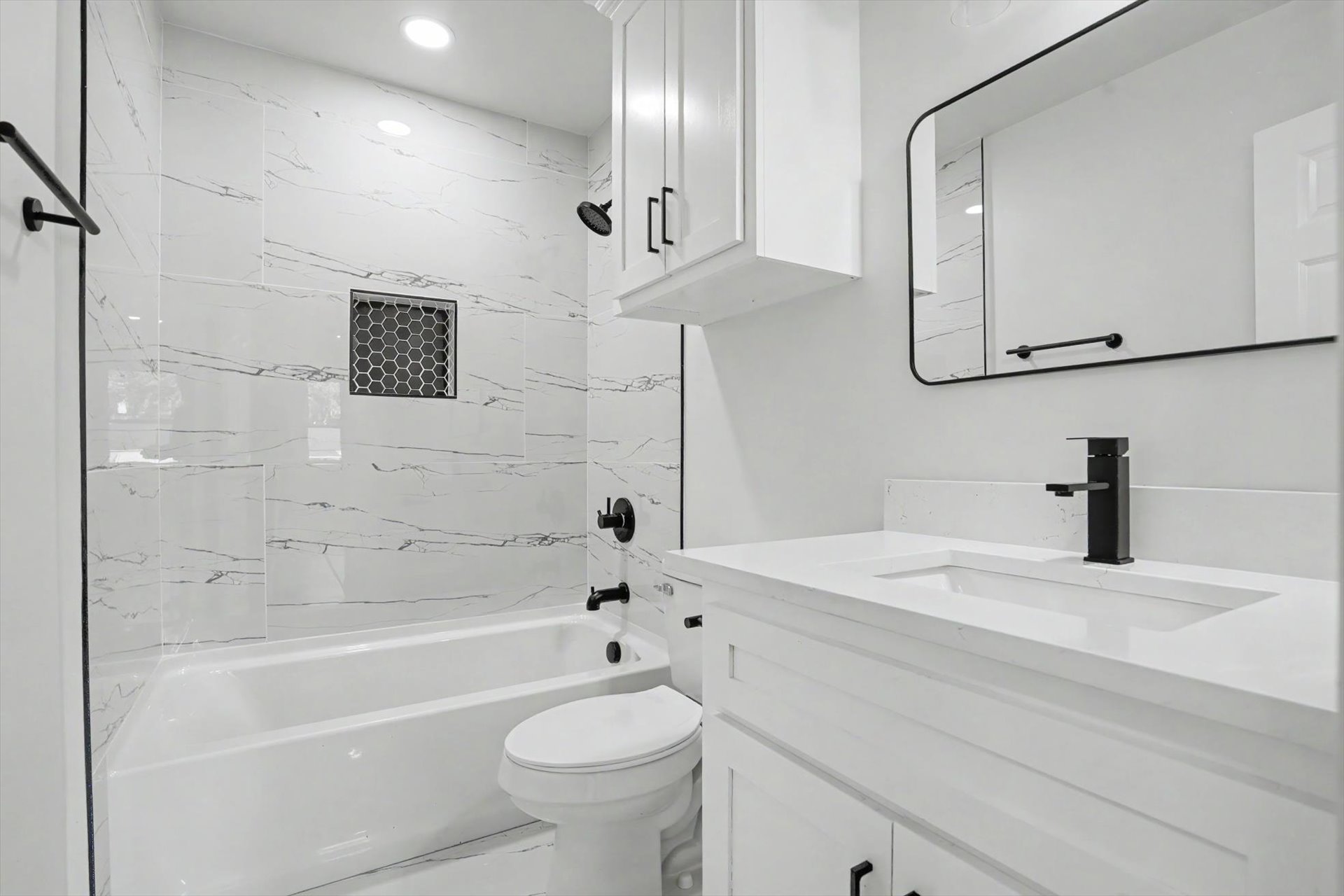 1040 N New Haven Avenue Property Photo 21