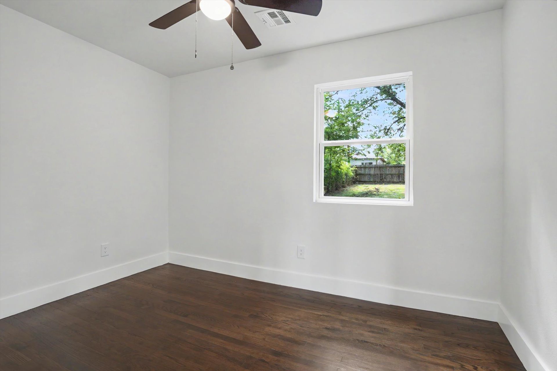 1040 N New Haven Avenue Property Photo 23