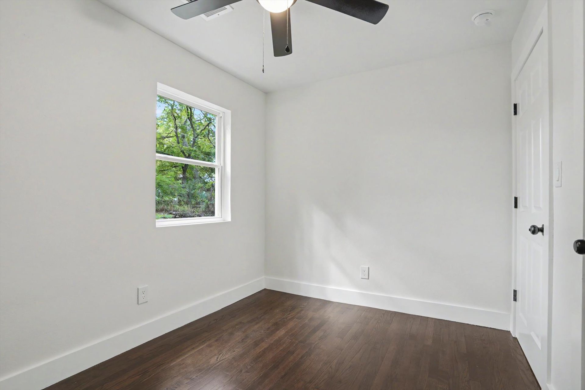 1040 N New Haven Avenue Property Photo 25